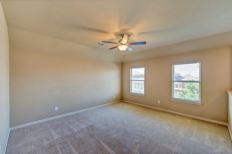 Photo 16 of 27 - 1124 Crest Breeze Dr, Haslet, TX 76052