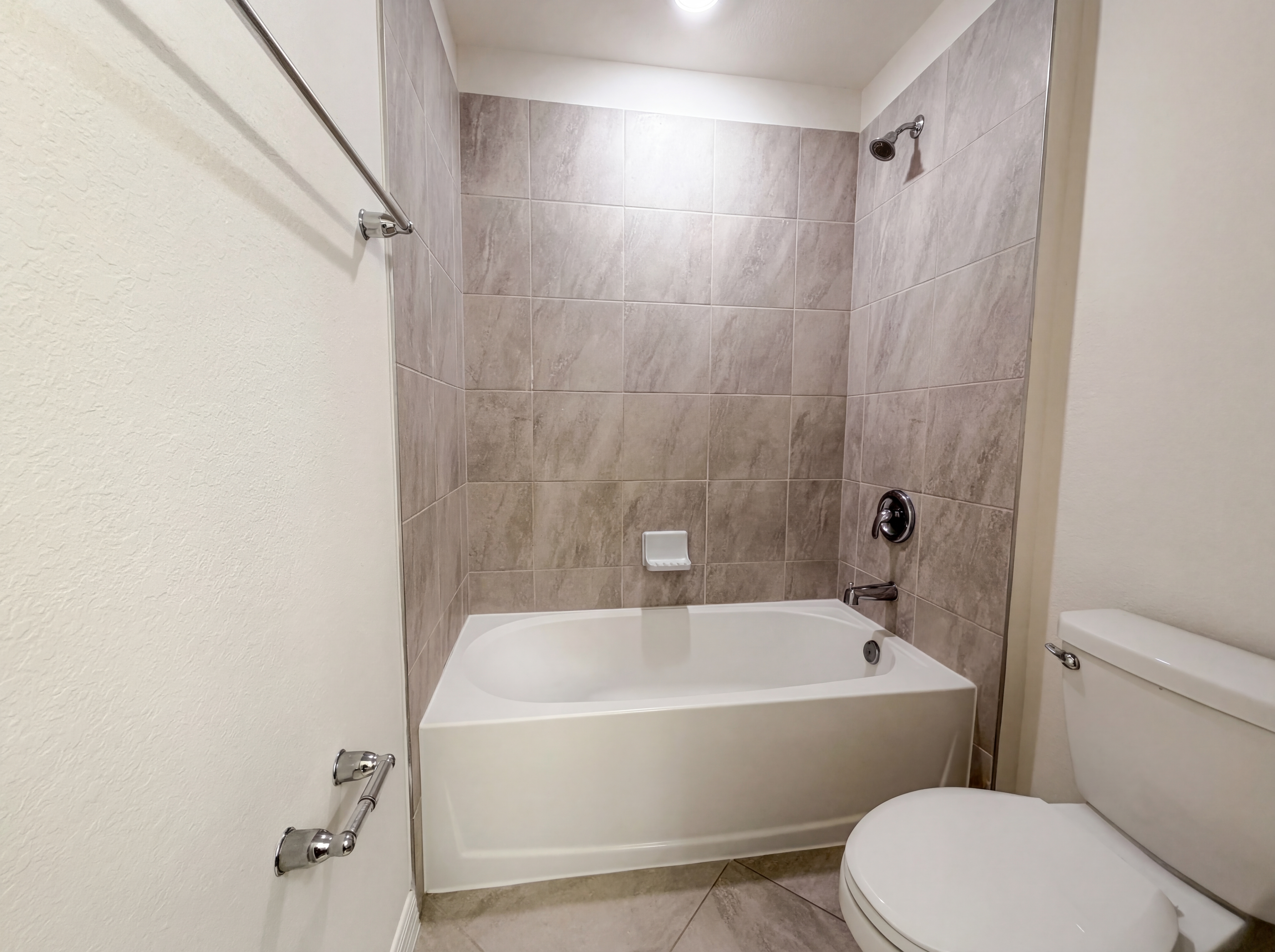 Photo 22 of 35 of 14102 Vindel Cir, Fort Myers, FL