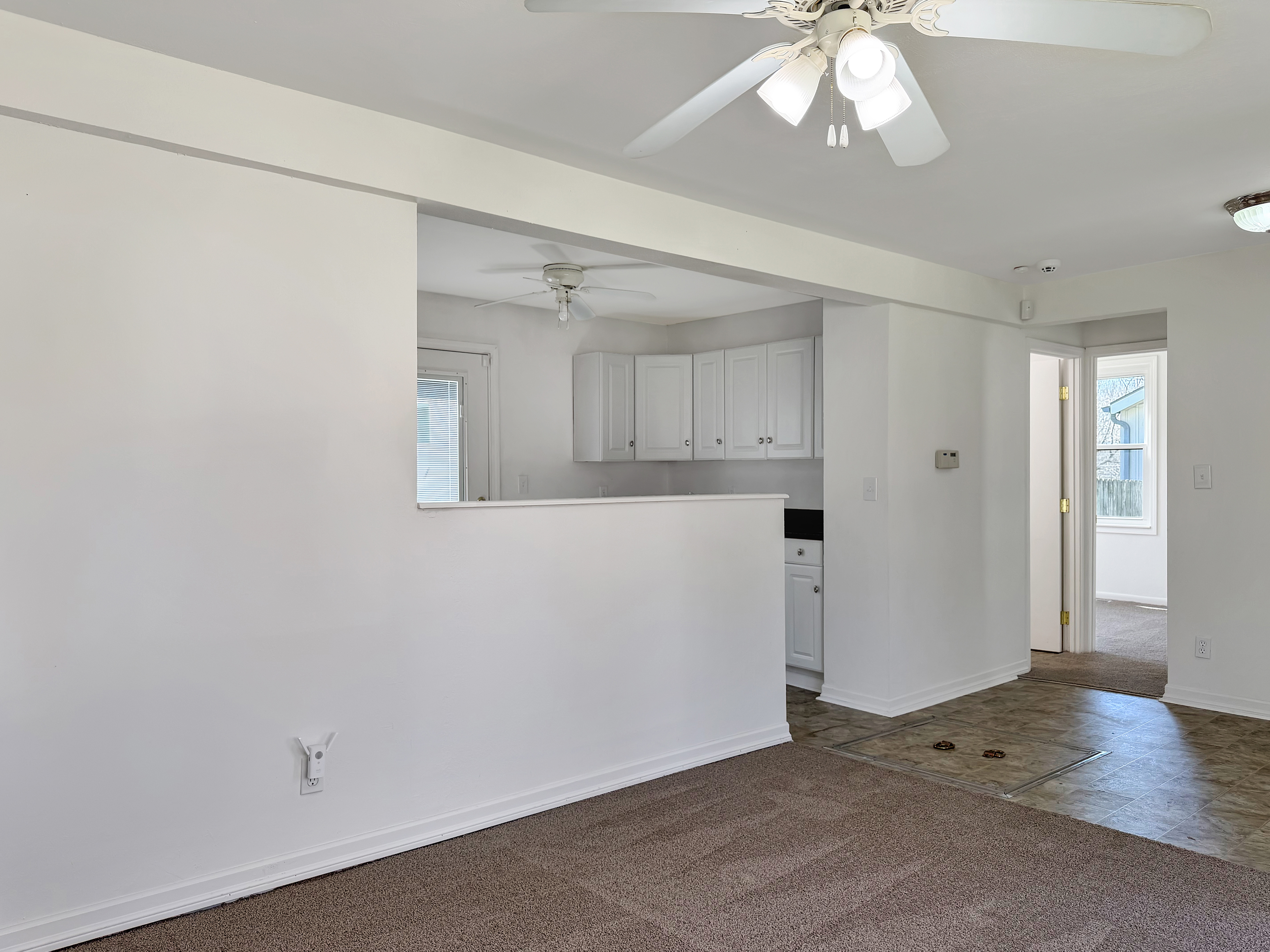 Photo 7 of 14 of 1005 NE 44th St, Kansas City, MO