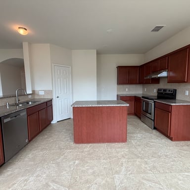 Property photo 2 of 424 Cypress Hill Dr