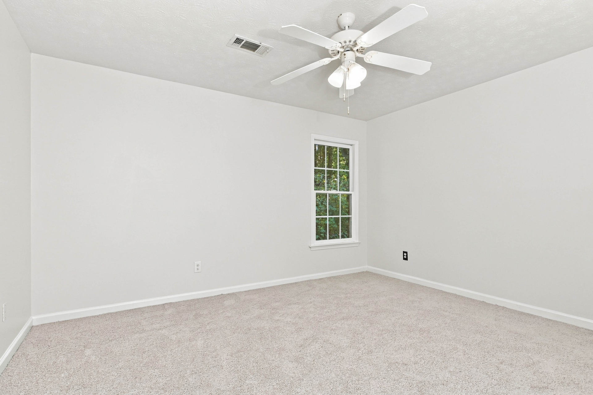 Photo 11 of 21 of 1842 Plantation Creek Rd, Fortson, GA