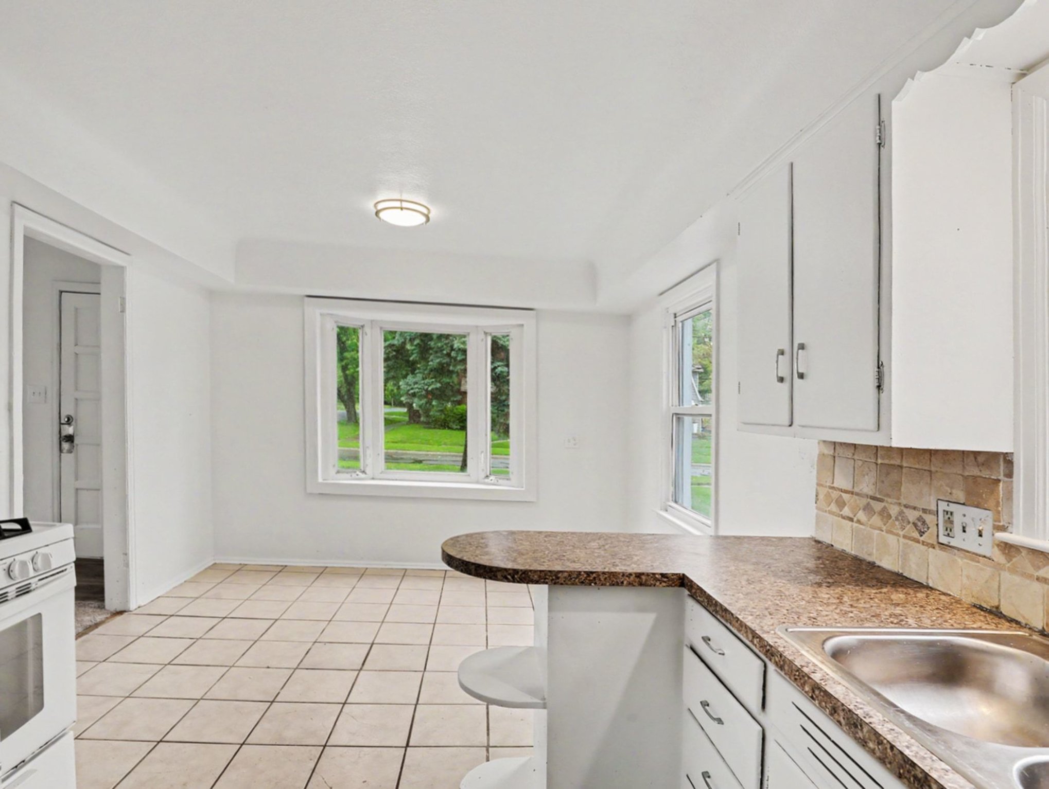 Photo 8 of 21 of 3439 Rushland Ave, Toledo, OH