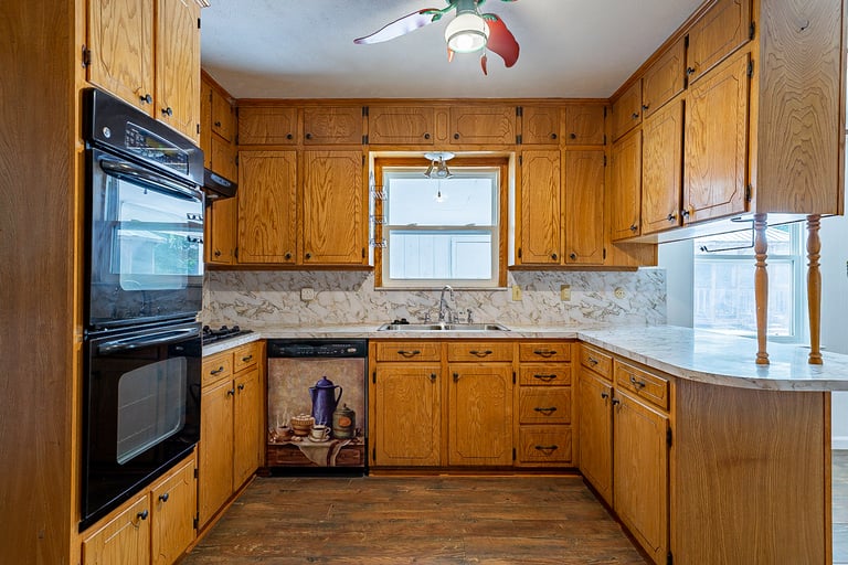 Photo 2 of 31 - 1903 Leslie St, Denton, TX 76205