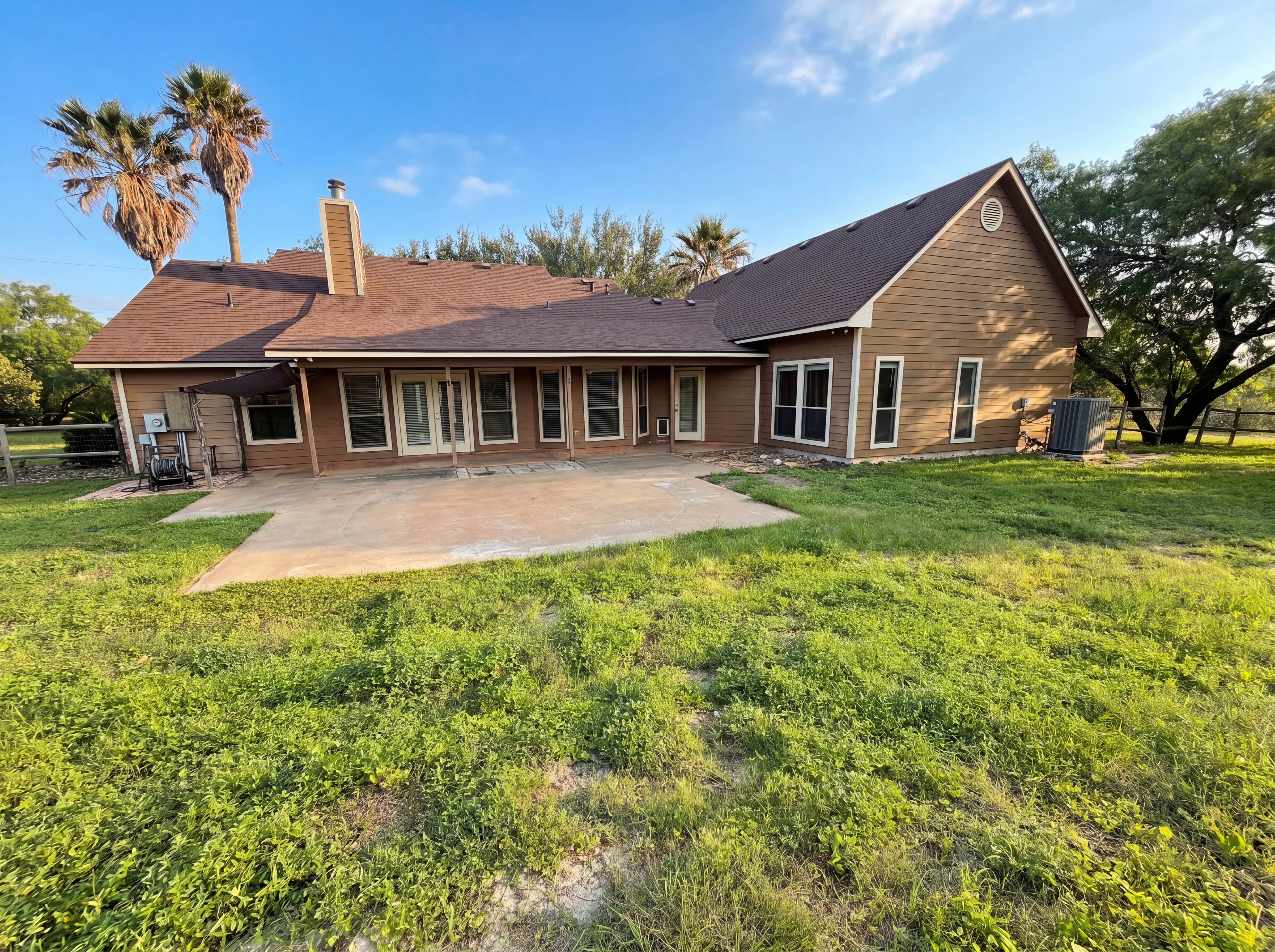 Photo 5 of 23 of 212 House Ave, Sandia, TX