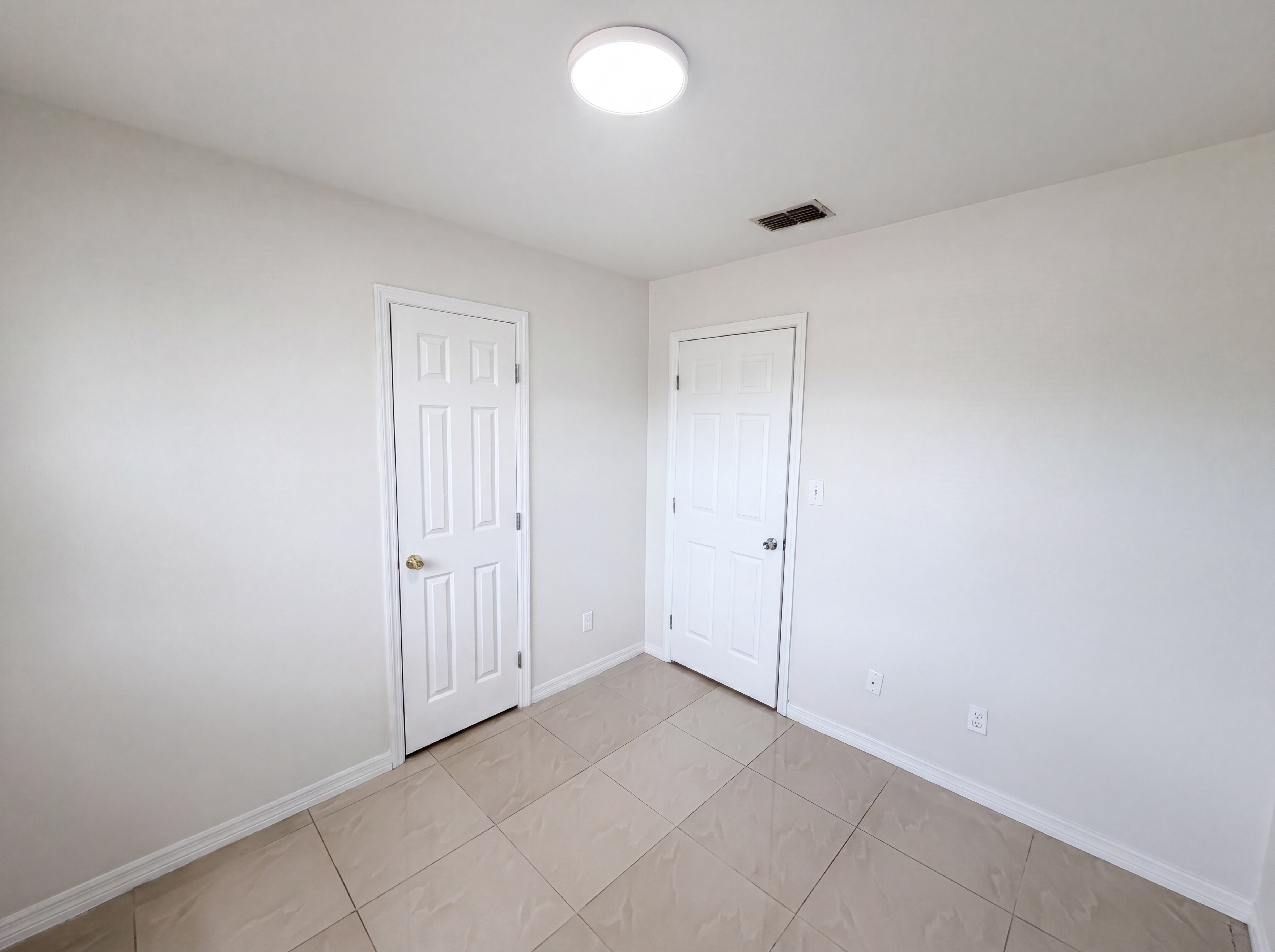 Photo 15 of 25 of 15525 Bedford Cir E, Clearwater, FL
