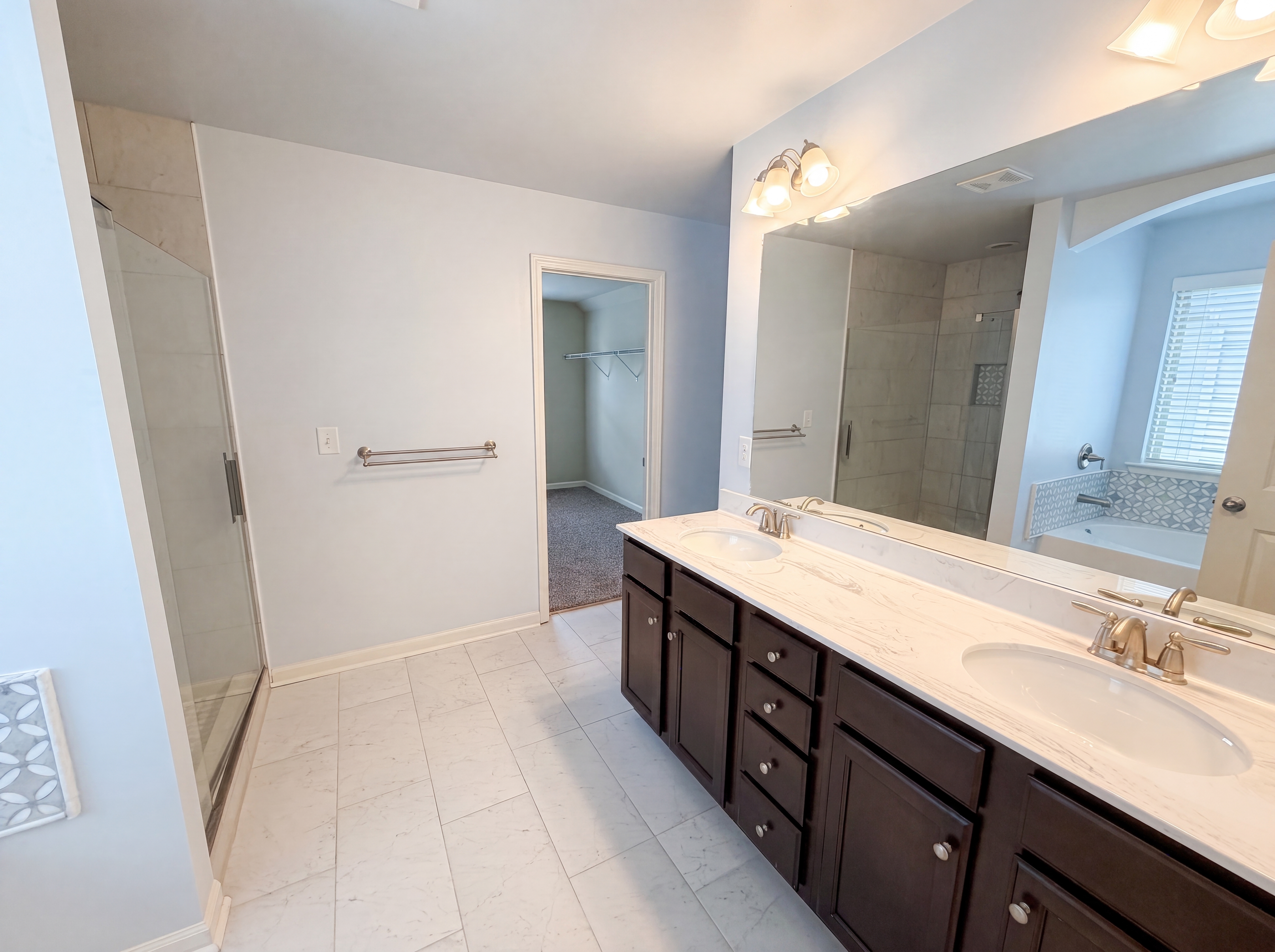 Photo 9 of 22 of 1357 Balvaird Dr, Lawrenceville, GA