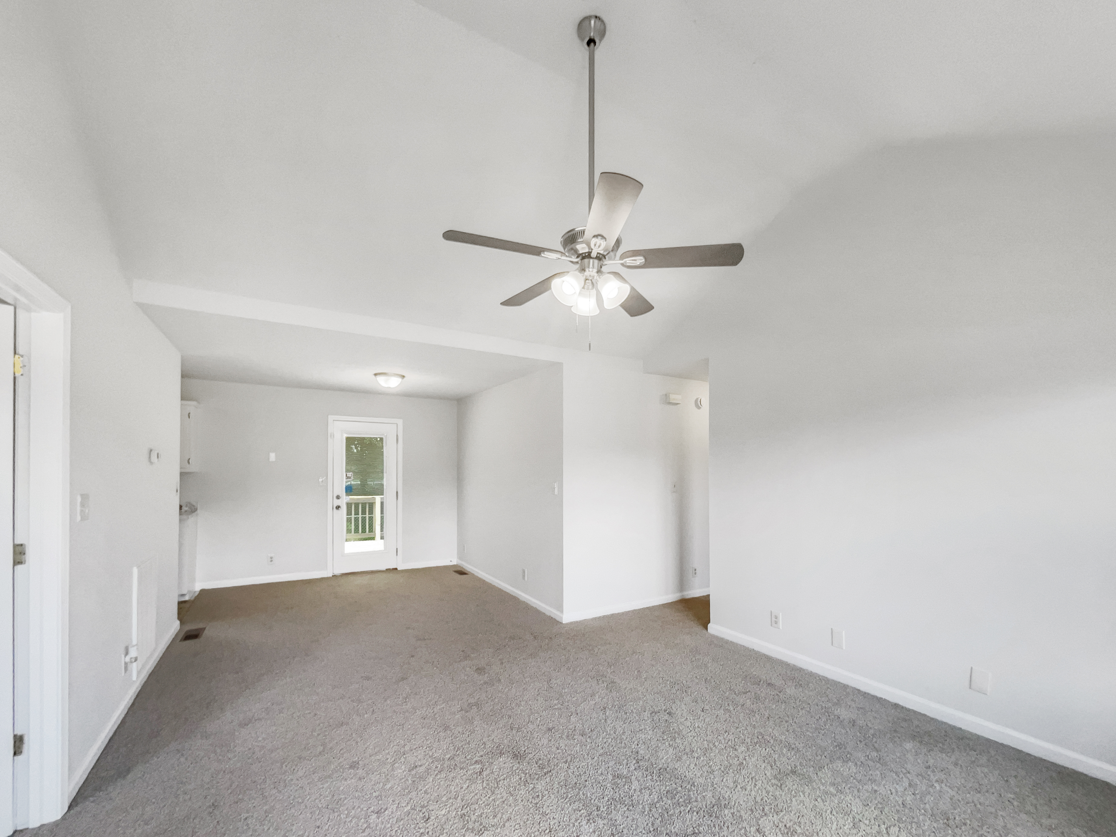 Photo 3 of 21 of 1274 Silver Star Dr, Clarksville, TN