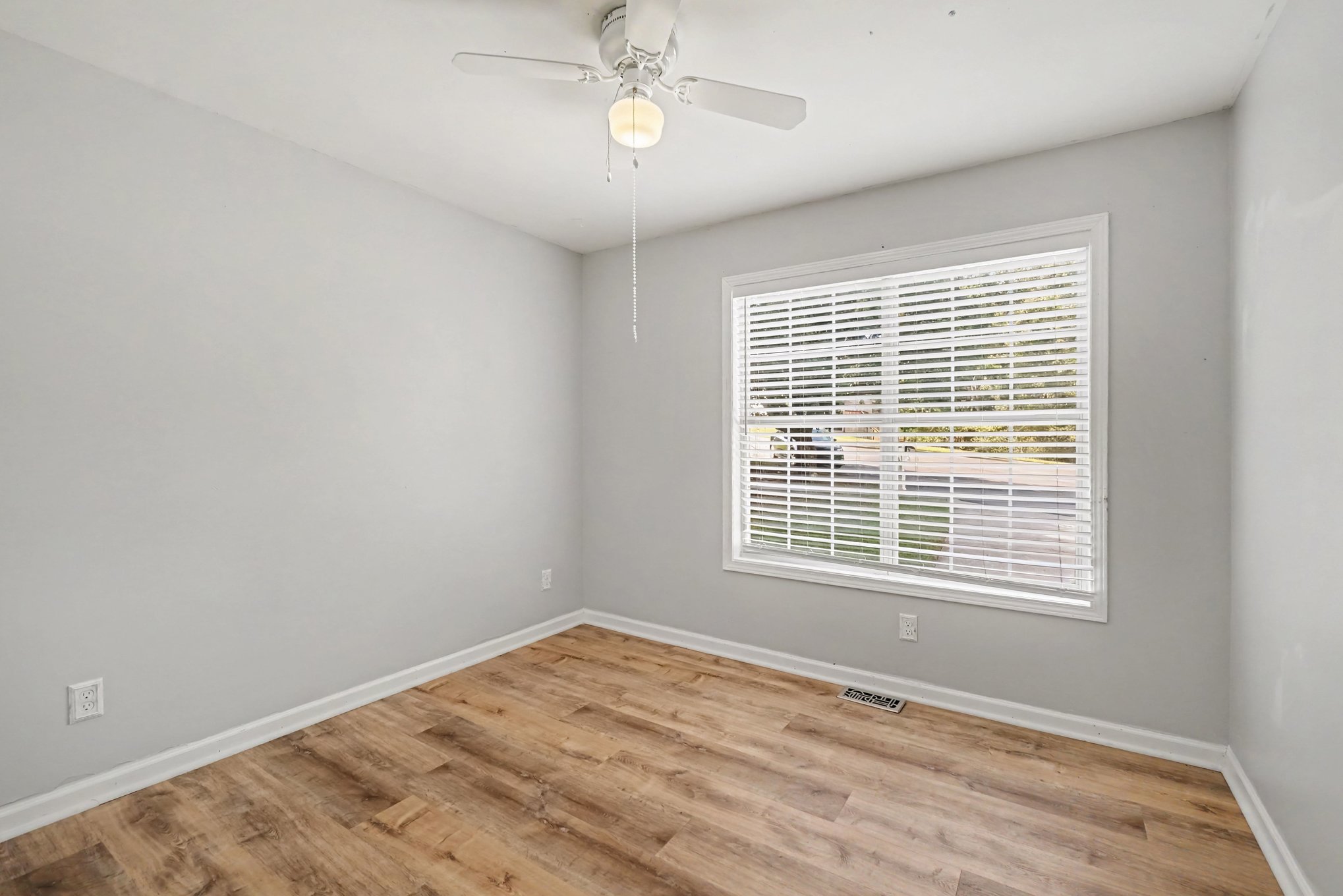 Photo 9 of 18 of 402 Eileen Cir, Canton, GA