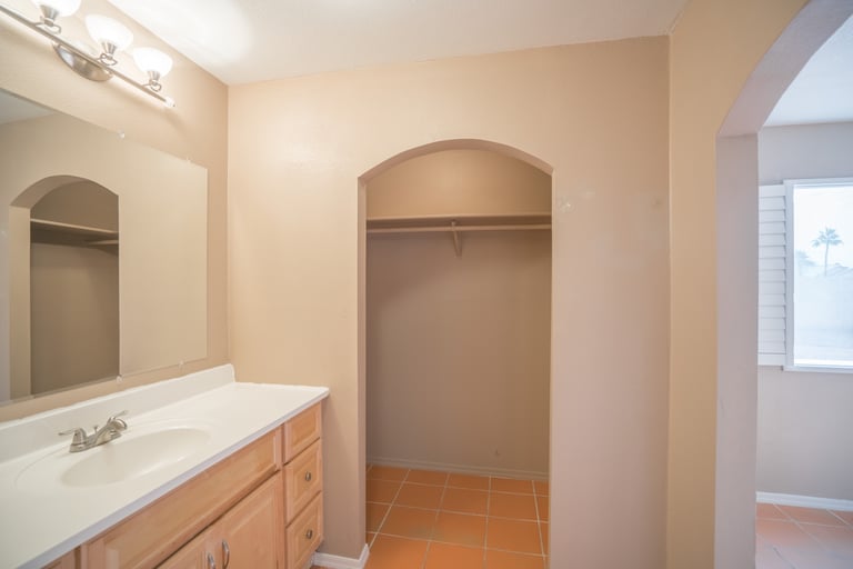 Photo 15 of 28 - 8645 W Golden Ln, Peoria, AZ 85345