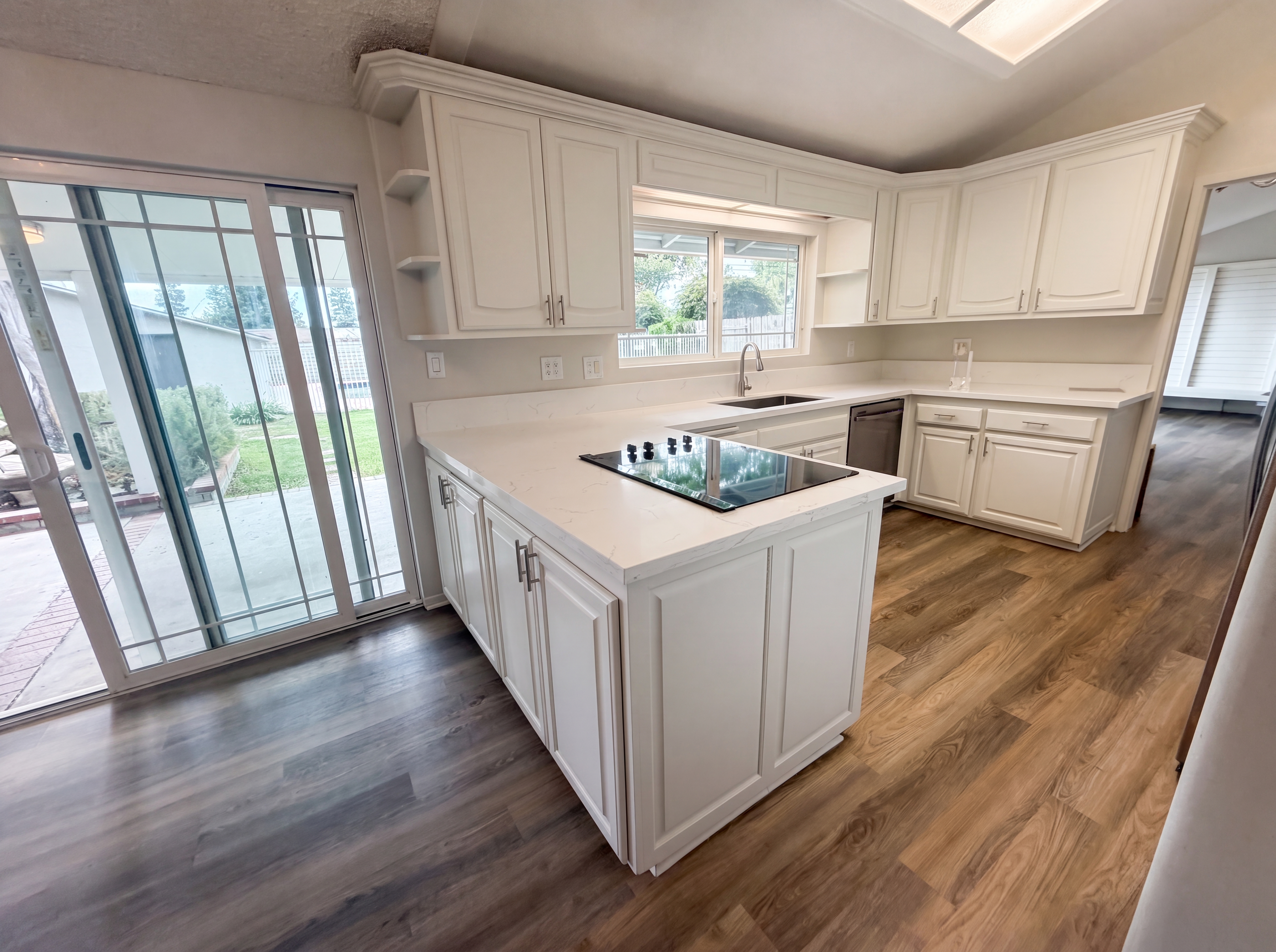 Photo 2 of 29 of 18400 Bermuda St, LOS ANGELES, CA