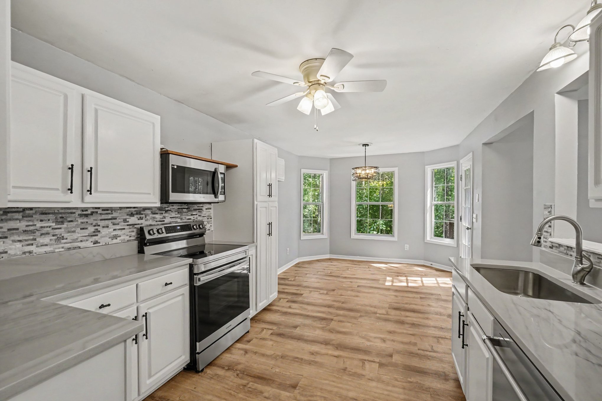 Photo 2 of 18 of 402 Eileen Cir, Canton, GA