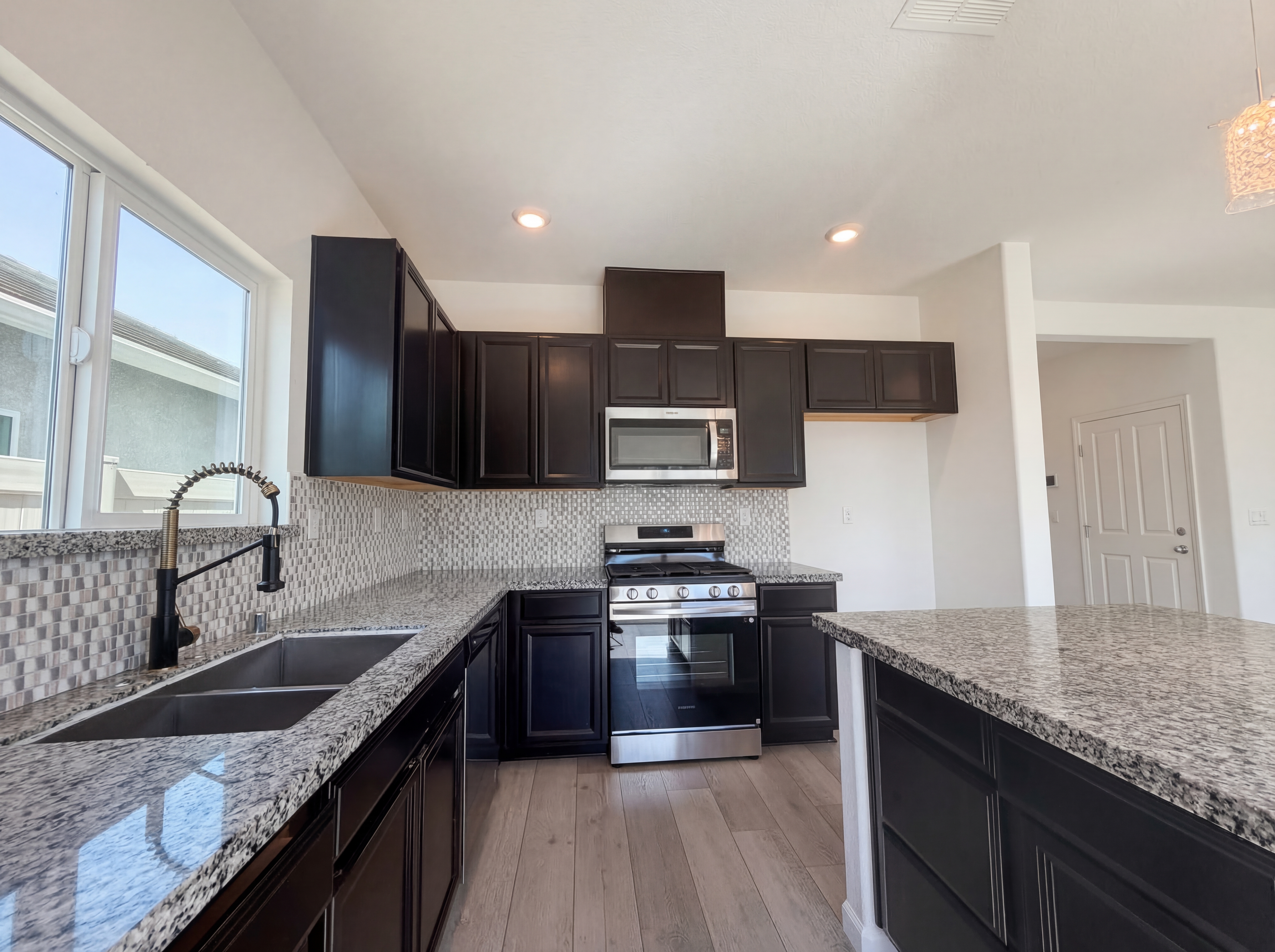 Photo 24 of 46 of 1176 Willow Hill Ave, Sacramento, CA