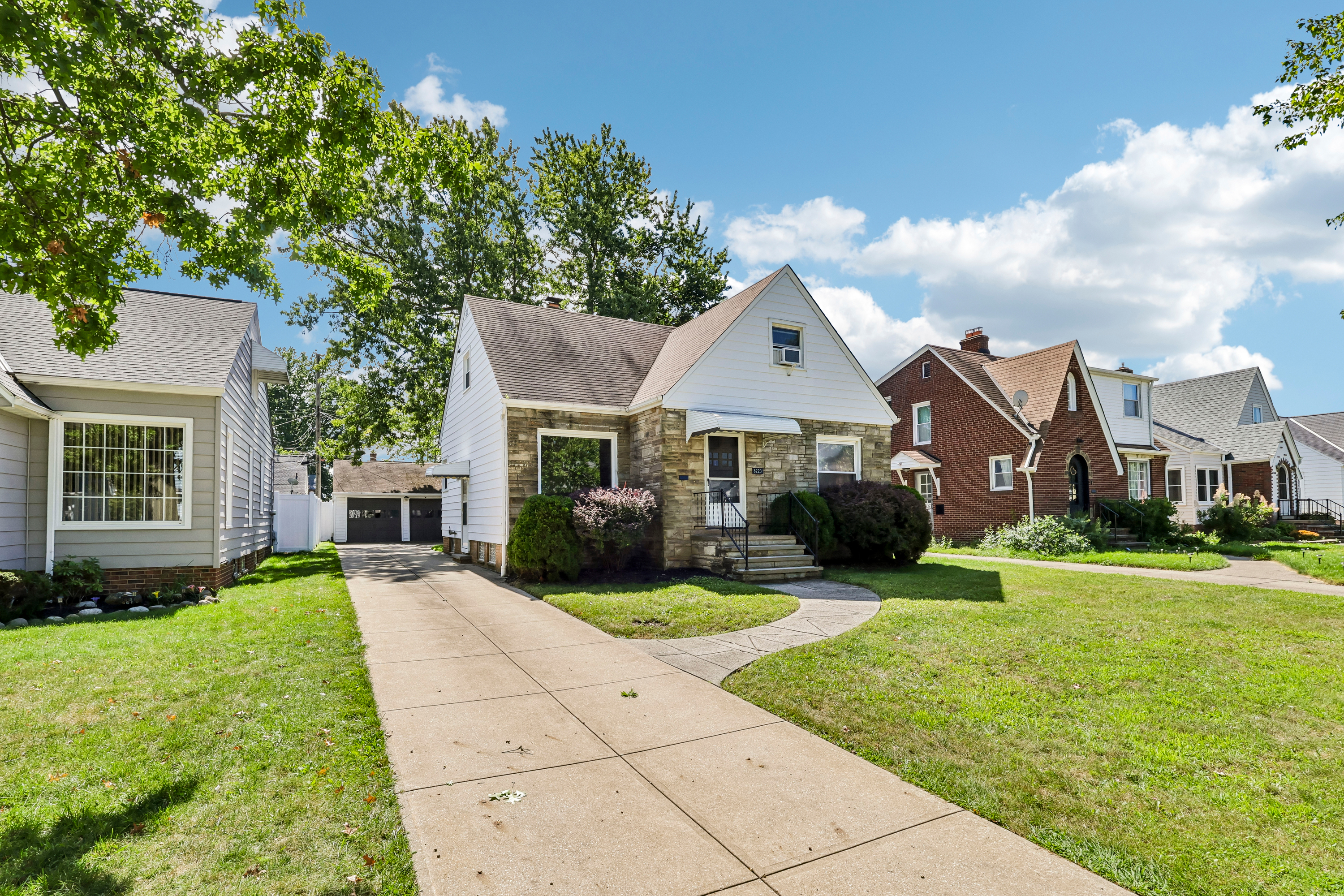 Photo 18 of 39 of 8223 Manorford Dr, Cleveland, OH