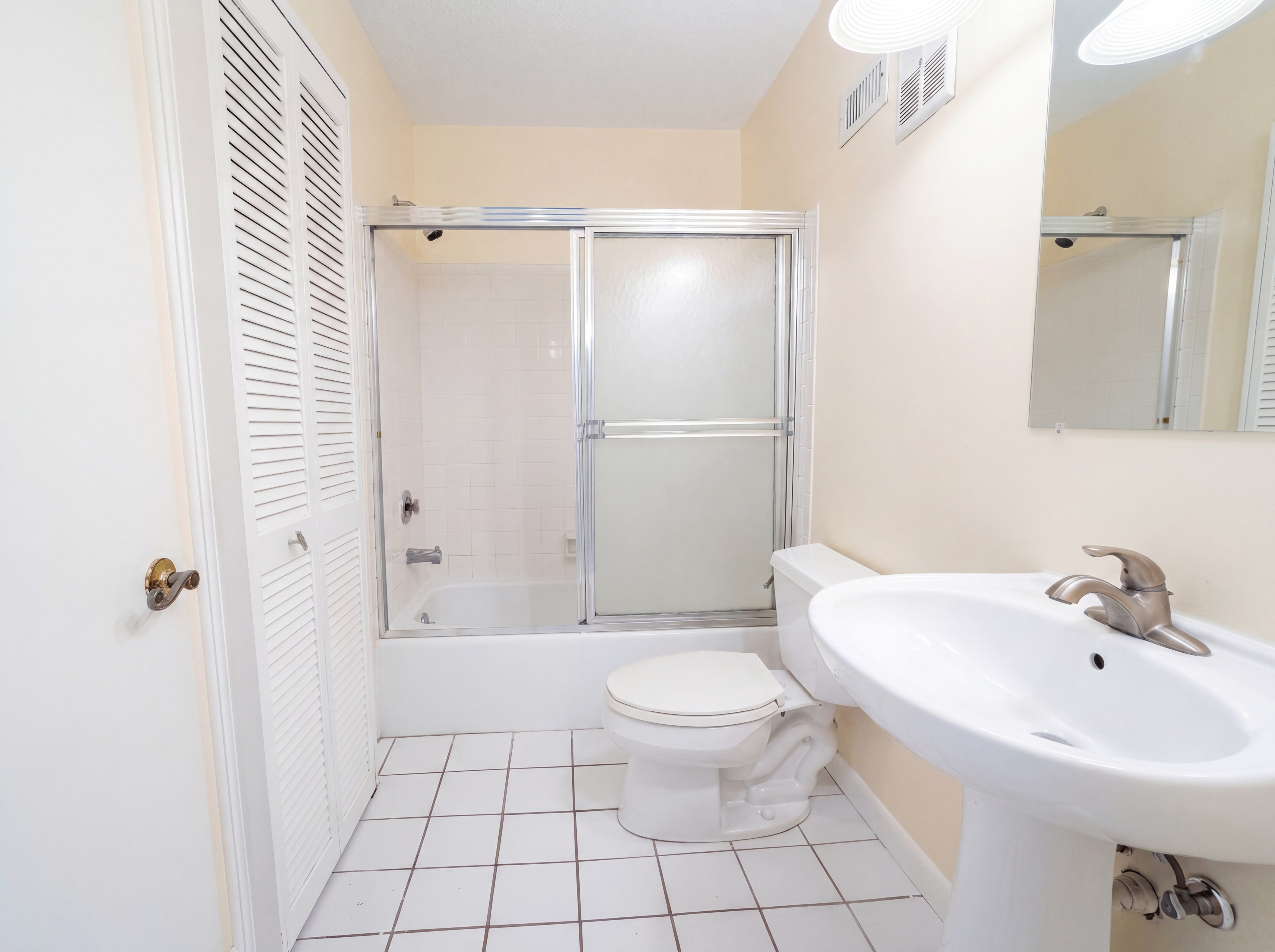 Photo 6 of 39 of 1301 Lucaya Ave, Venice, FL