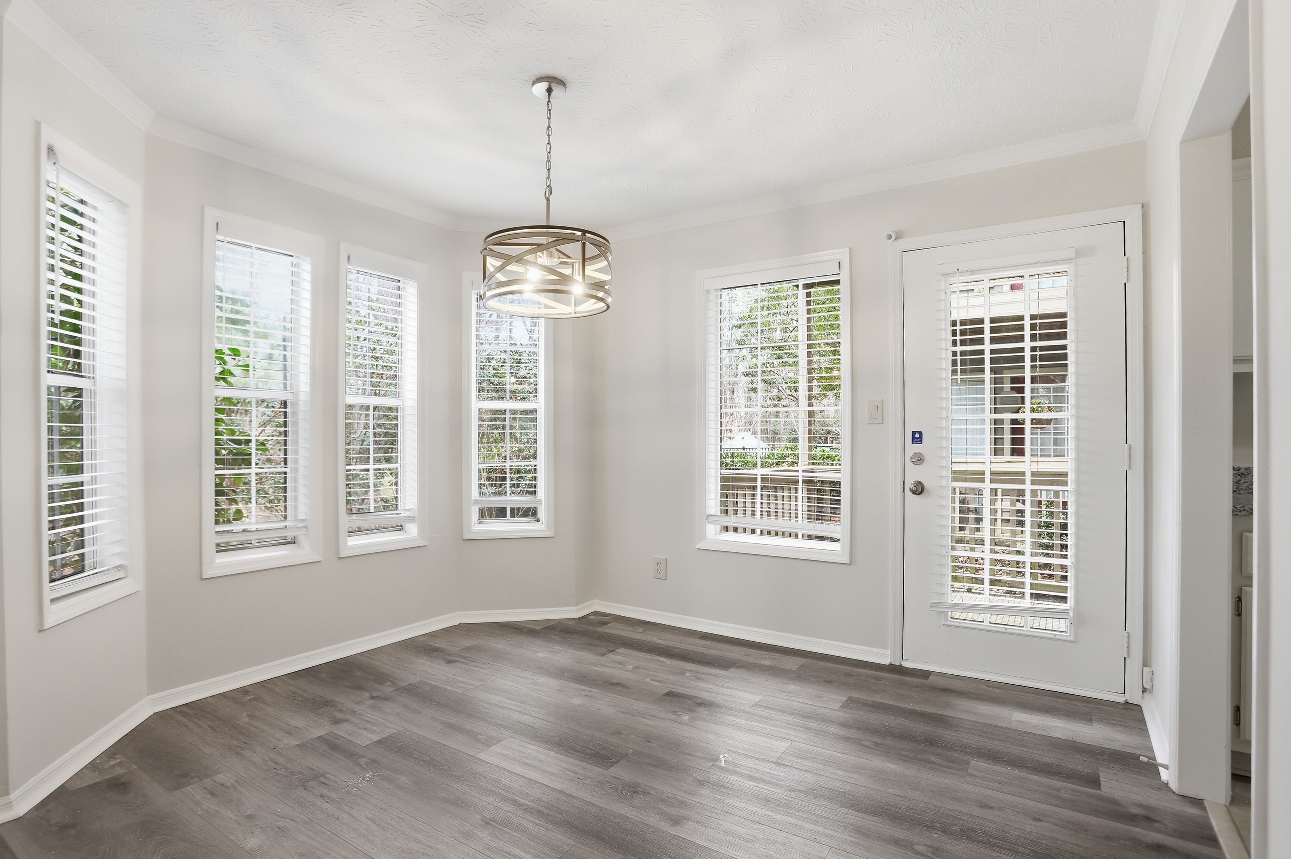 Photo 7 of 19 of 501 Country Park Dr SE, Smyrna, GA