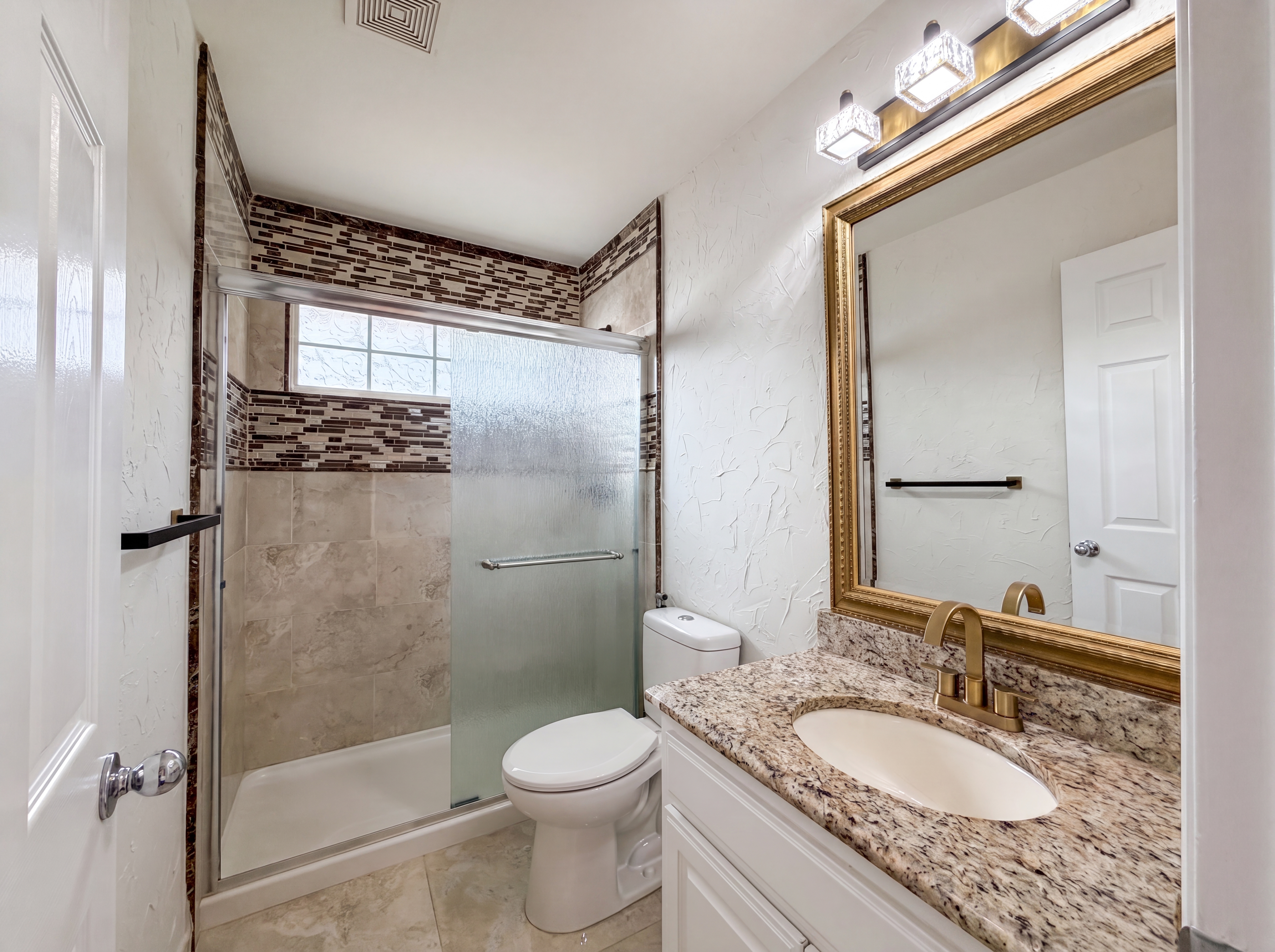 Photo 21 of 33 of 1429 Greenbriar Dr, Allen, TX