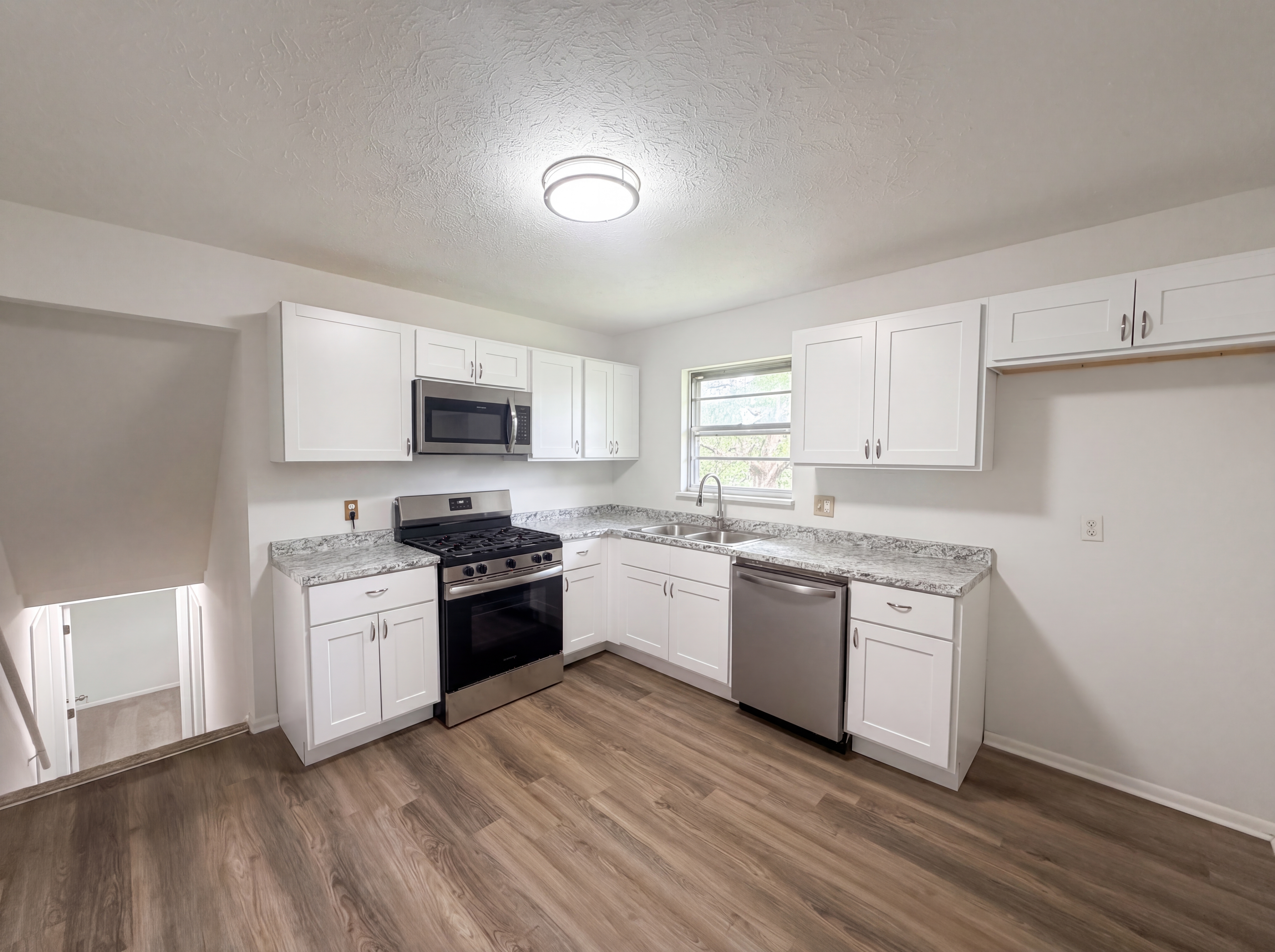 Photo 11 of 29 of 508 Bromley Ln, Knoxville, TN