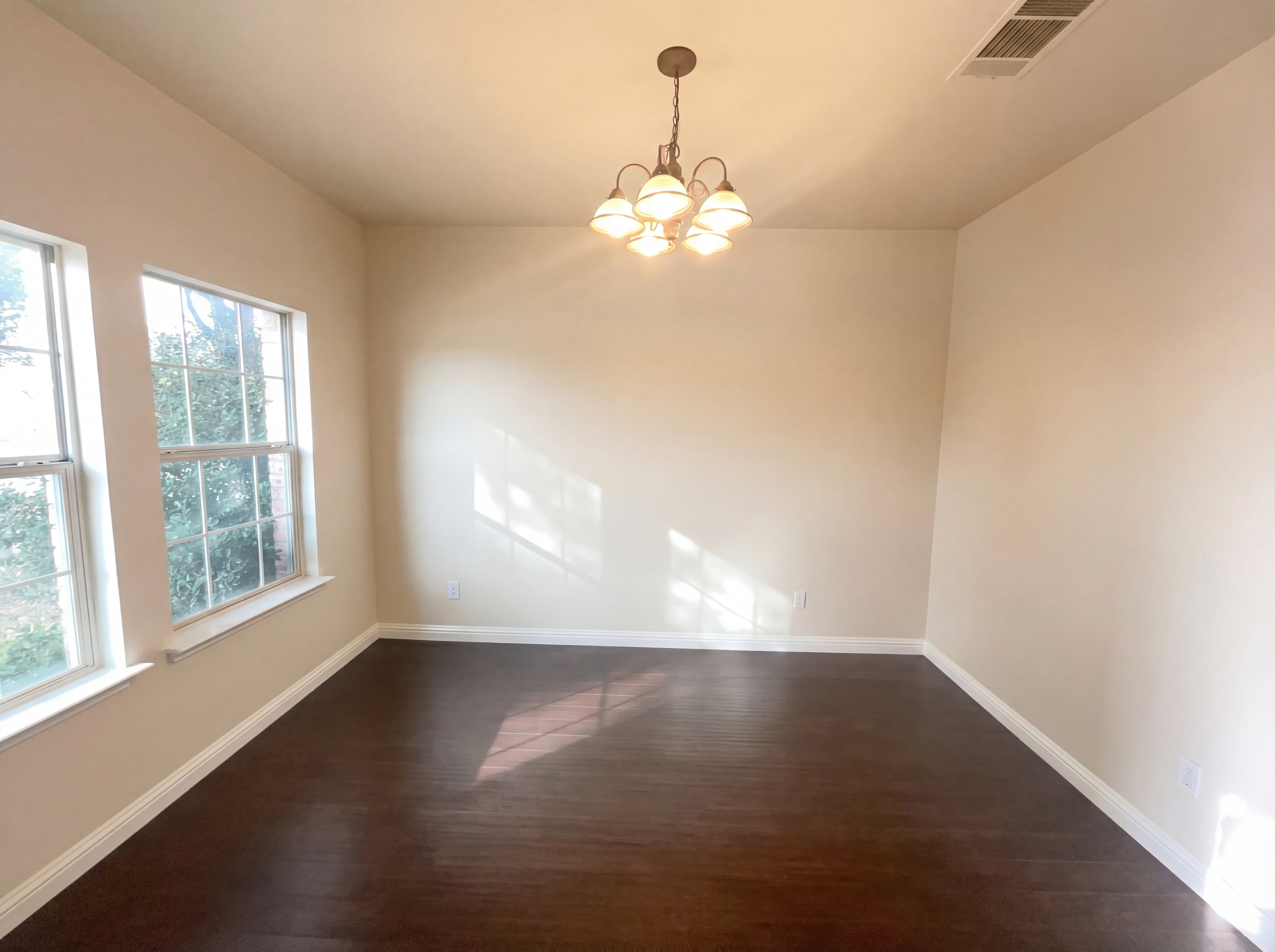 Photo 8 of 26 of 128 Inman Dr, Hutto, TX