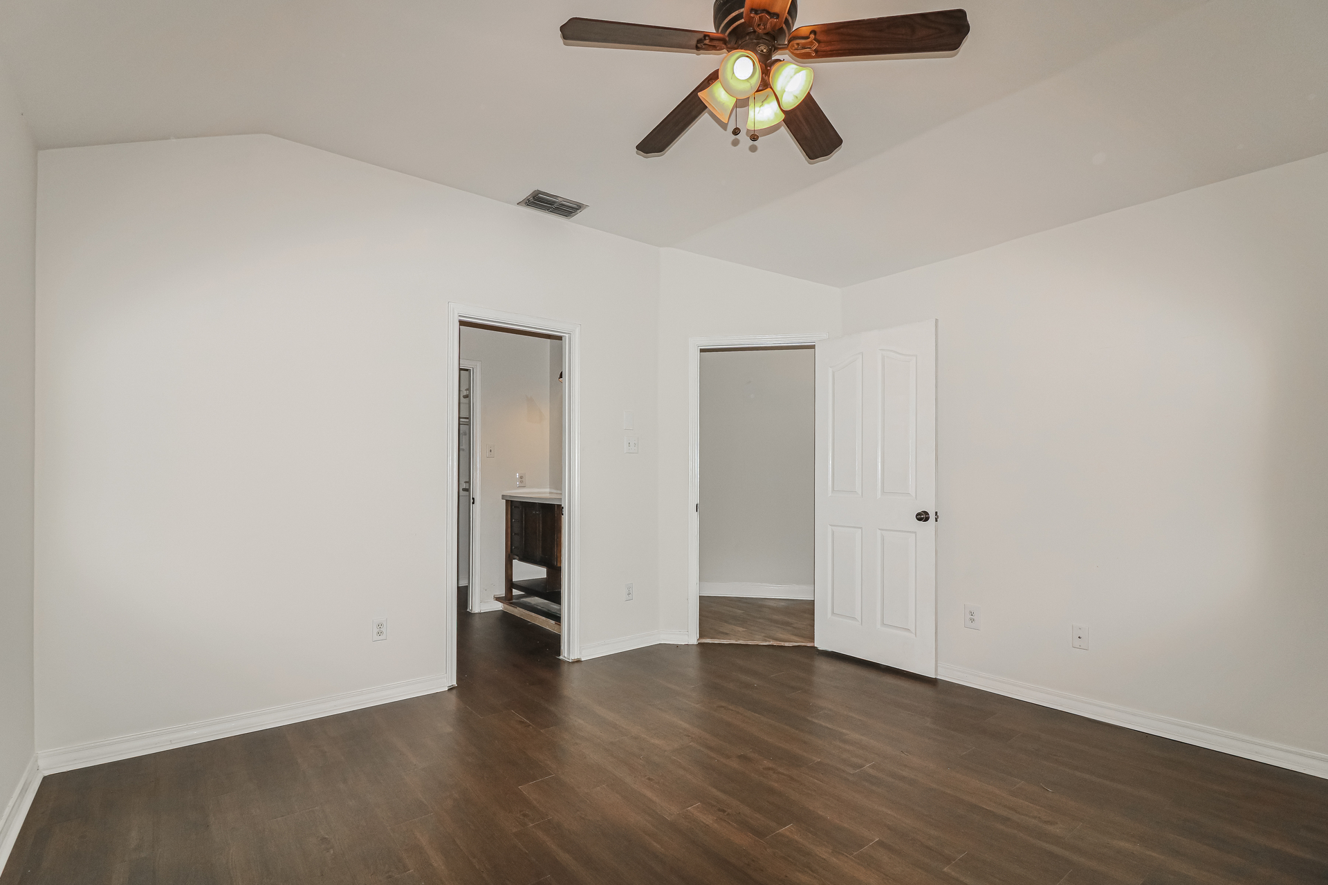 Photo 8 of 21 of 7706 Impala Dr, Corpus Christi, TX