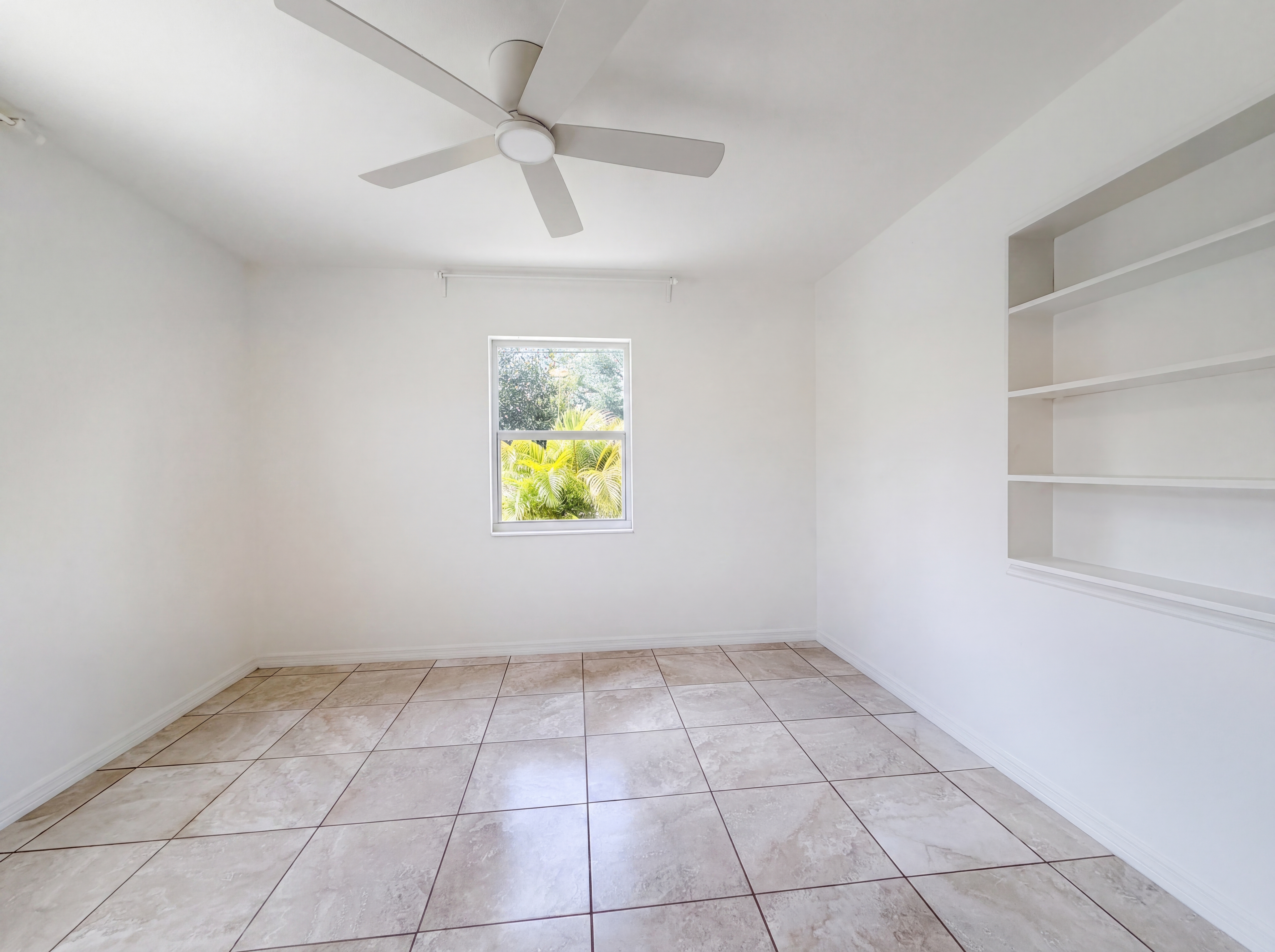 Photo 15 of 28 of 829 E 4th St, Englewood, FL