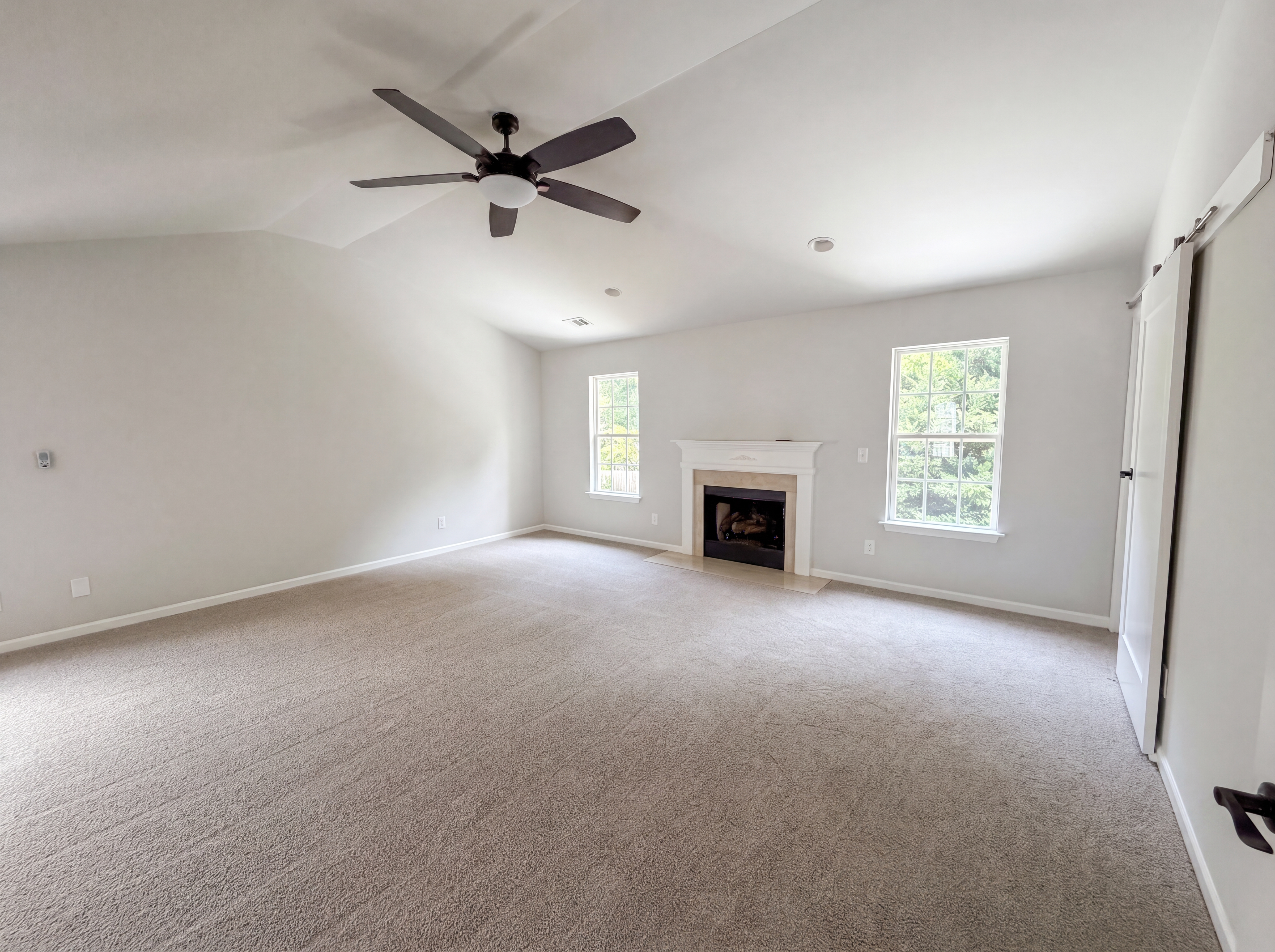 Photo 11 of 23 of 4024 Fifendrum Ln, Charlotte, NC
