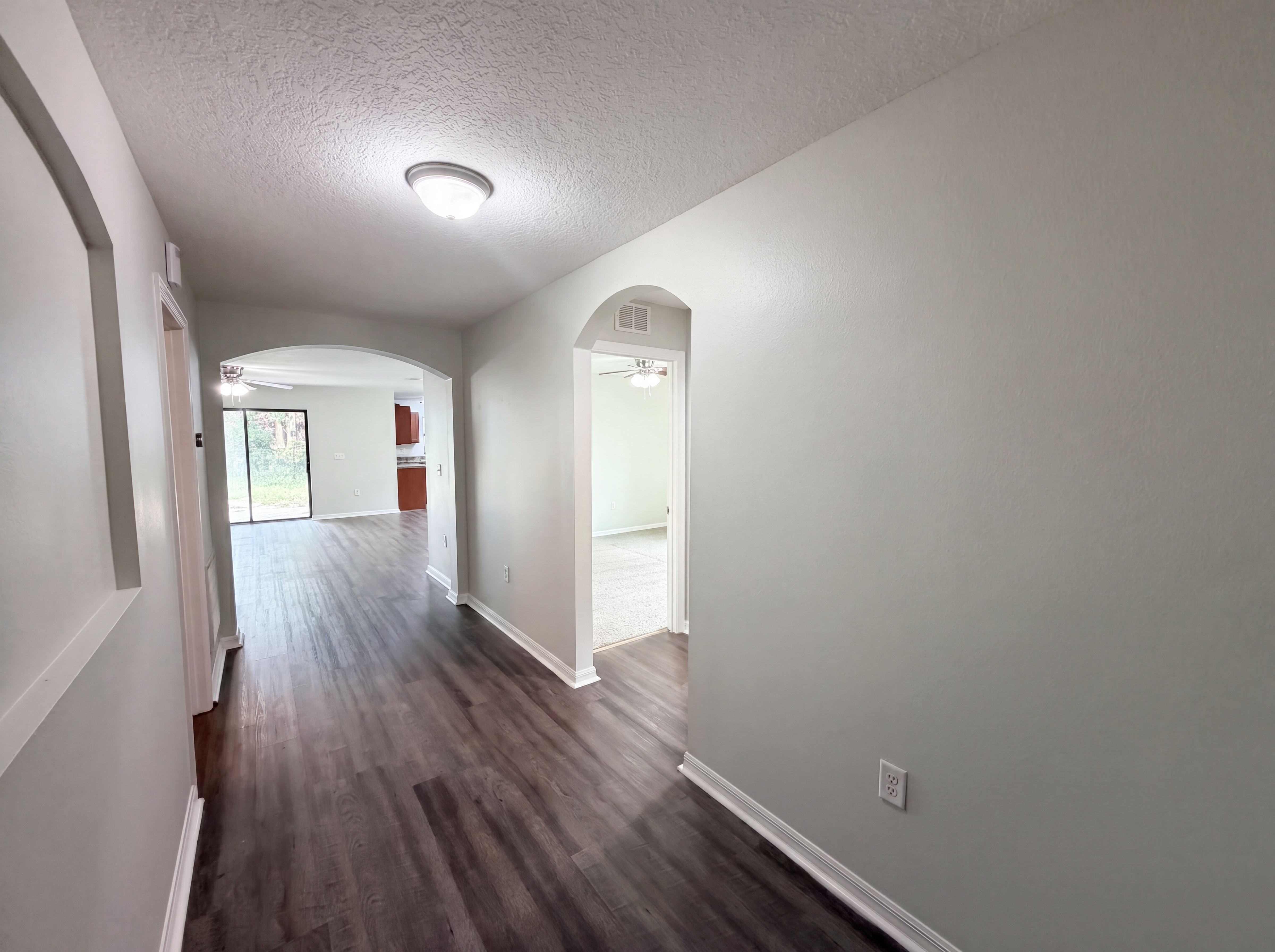 Photo 6 of 21 of 2440 Bracknell Forest Trl, Tavares, FL