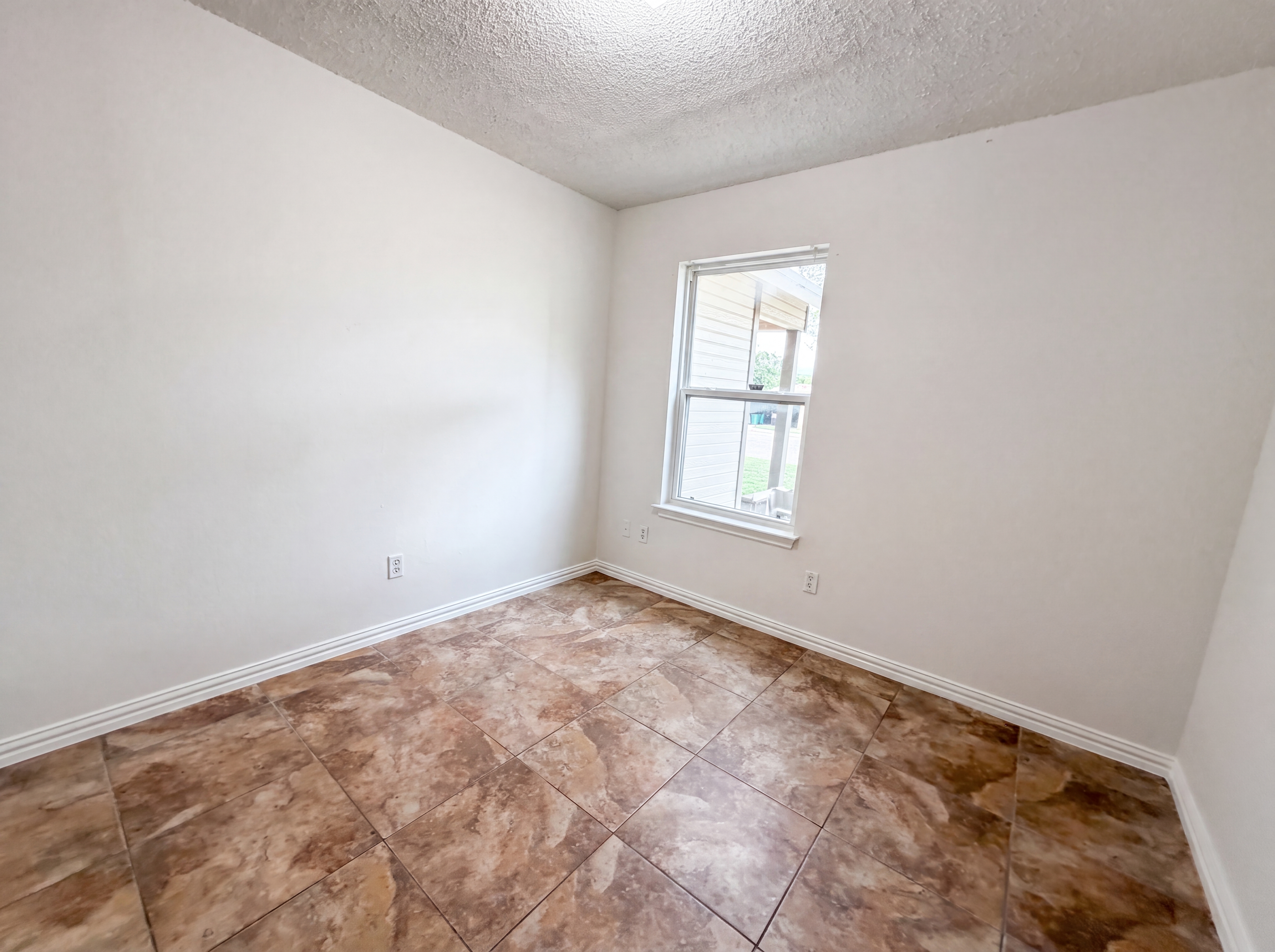 Photo 4 of 18 of 1301 Pitcairn Dr, Pflugerville, TX