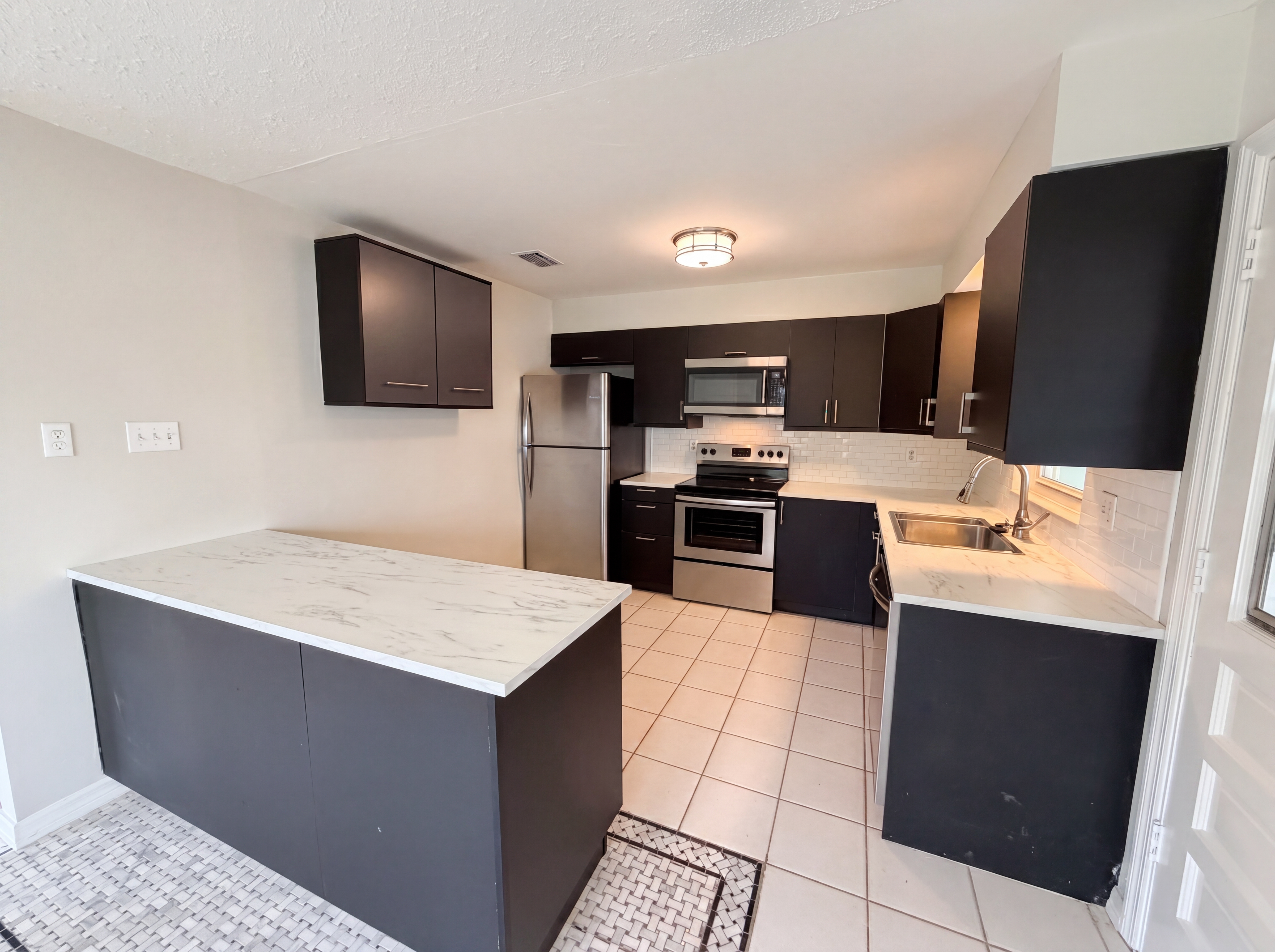 Photo 2 of 23 of 4401 Santee St, Orlando, FL