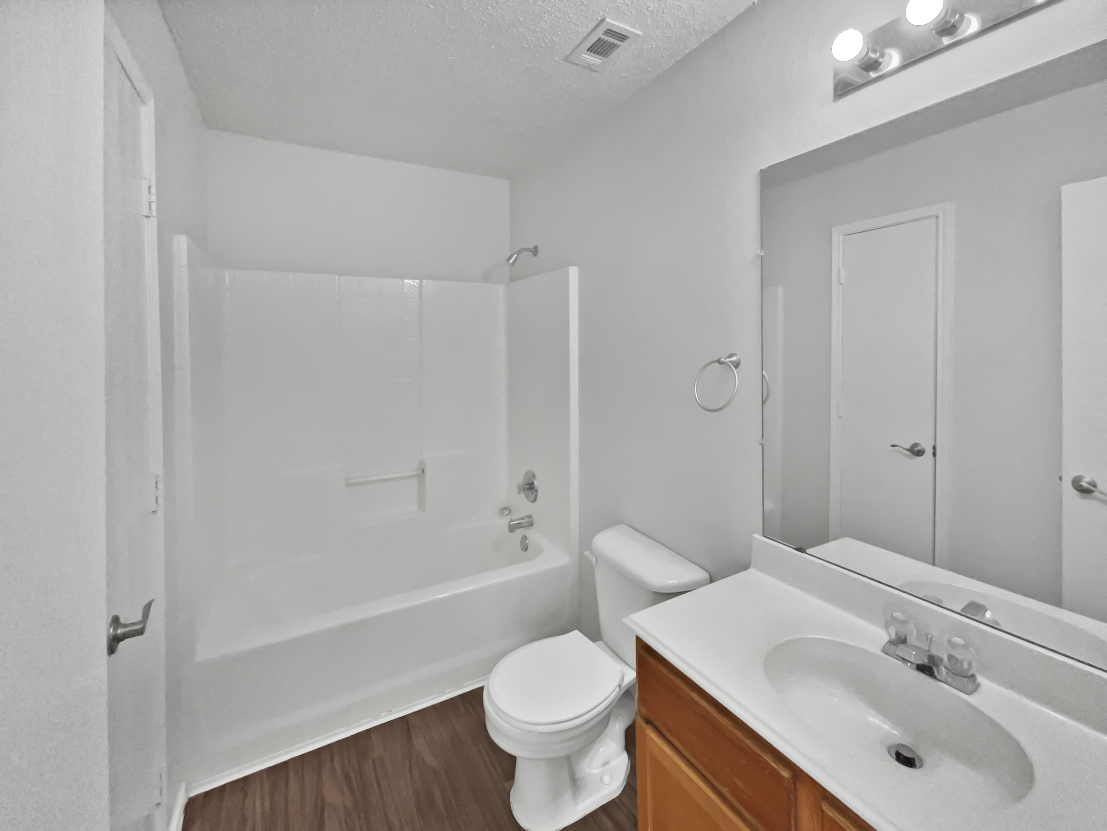 Photo 17 of 21 of 333 Longshore Dr, Little Elm, TX
