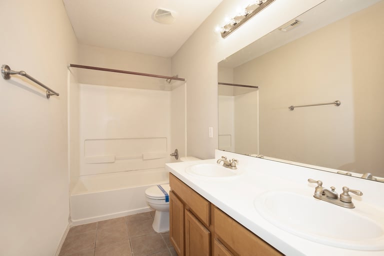 Photo 14 of 17 - 8410 Macow Ct, Rosharon, TX 77583