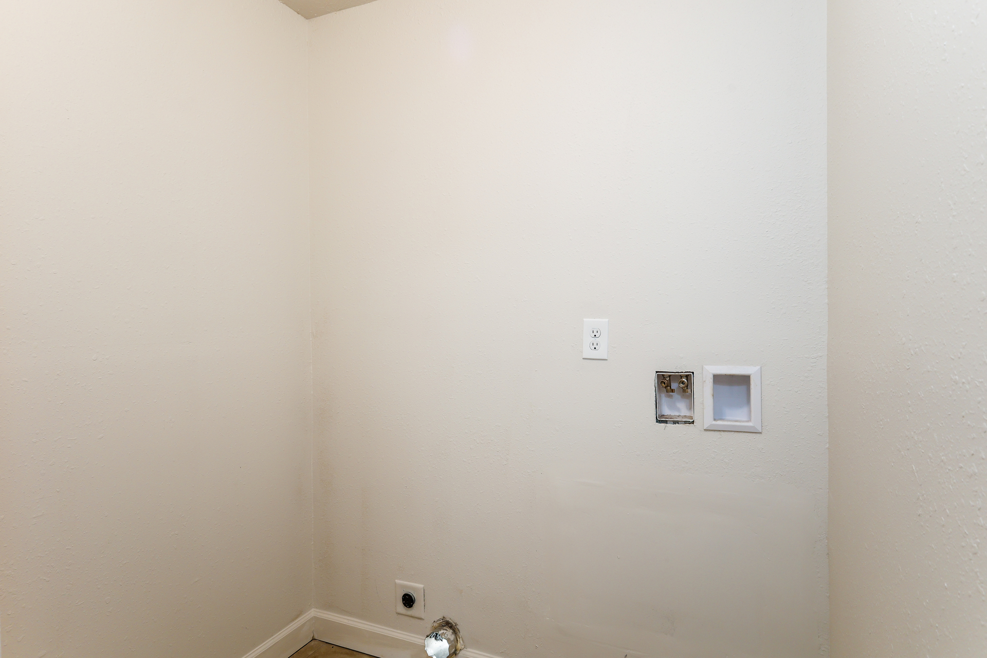 Photo 18 of 21 of 704 Thornton Pl, Mobile, AL