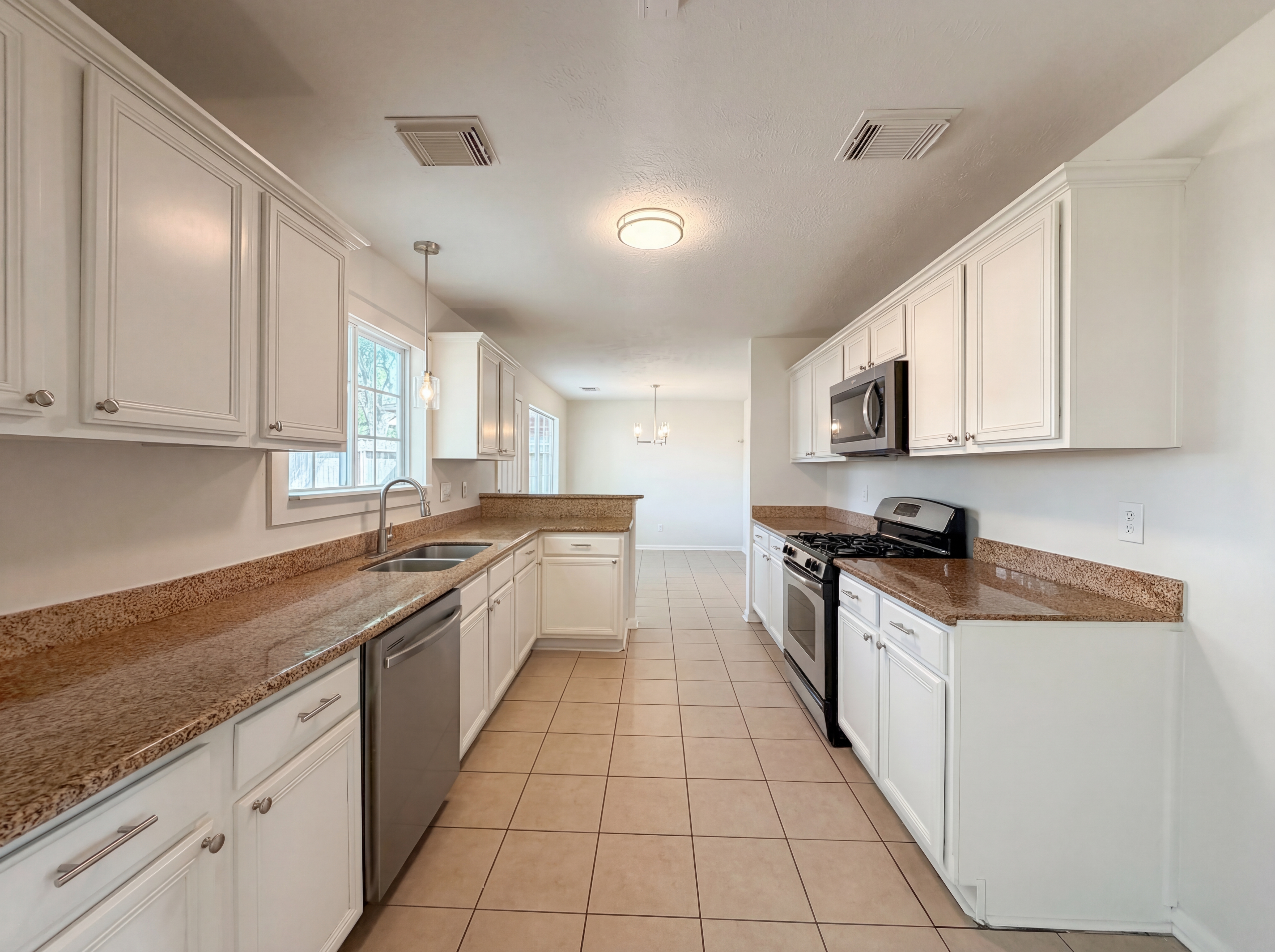 Photo 2 of 22 of 6831 Stratford Park Dr, Houston, TX