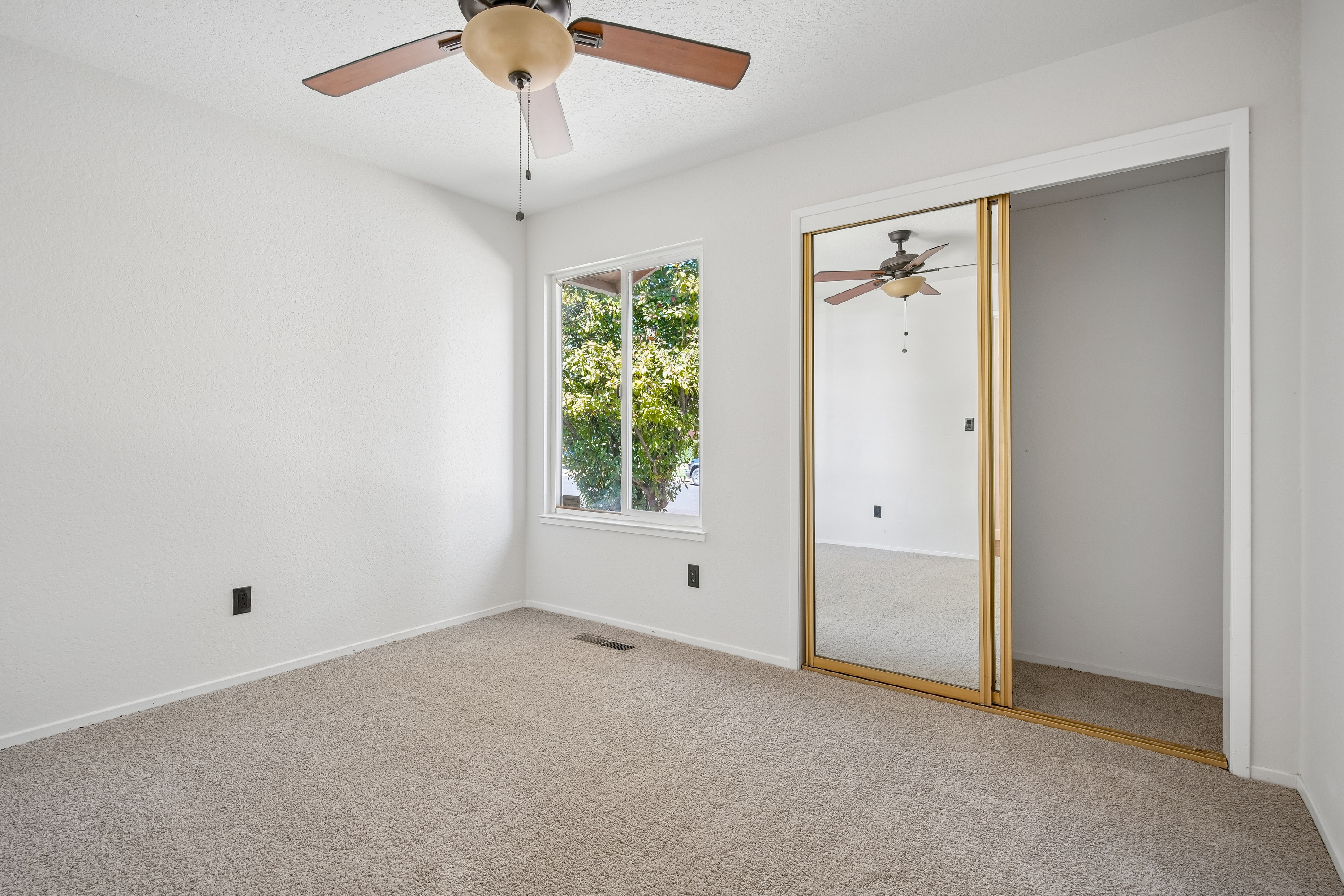 Photo 21 of 31 of 2100 Sandpoint Dr, Modesto, CA