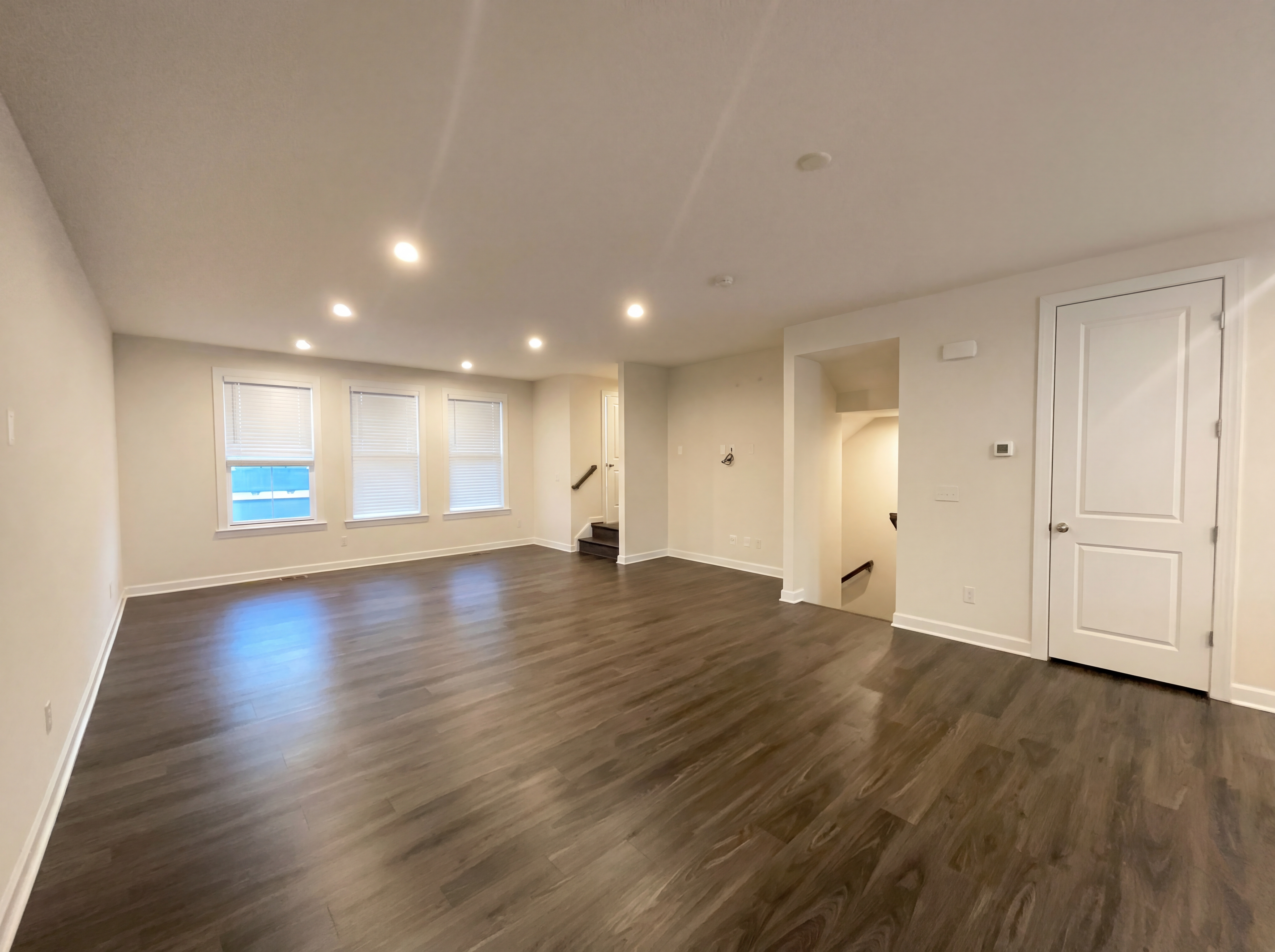 Photo 3 of 42 of 8124 Bock Farm Pl, Alexandria, VA