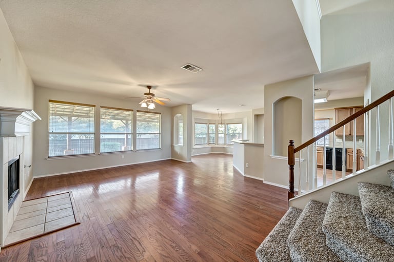 Photo 12 of 35 - 7929 Stansfield Dr, Fort Worth, TX 76137