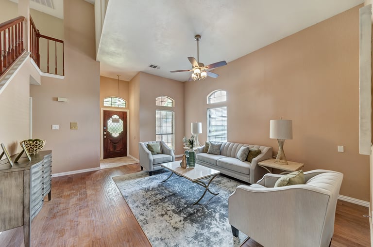 Photo 3 of 35 - 6711 Keeler Dr, Arlington, TX 76001