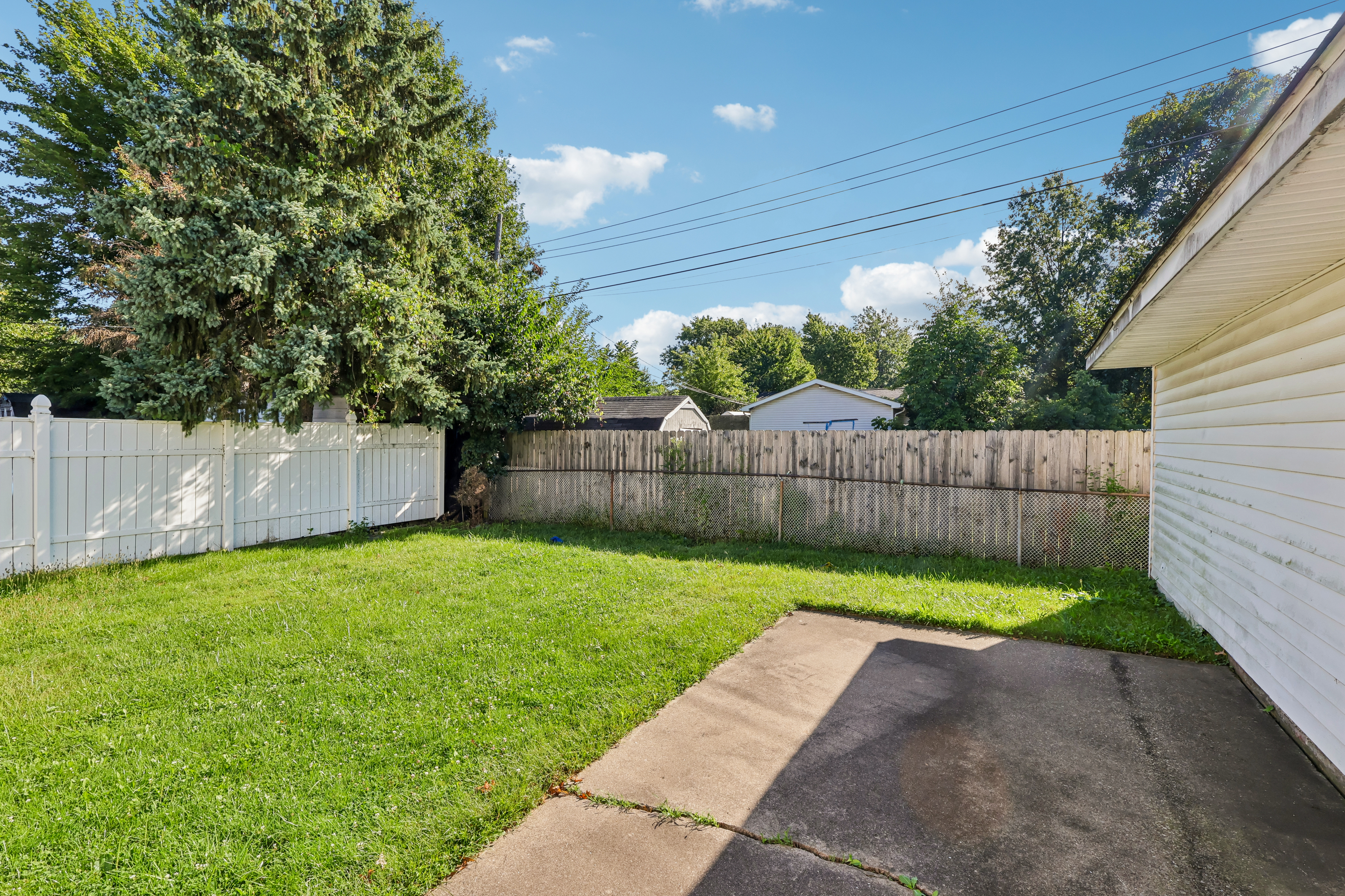Photo 23 of 27 of 4137 Gary Ave, Lorain, OH