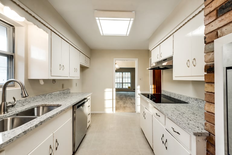 Photo 10 of 30 - 1005 McDonald Dr, Garland, TX 75041