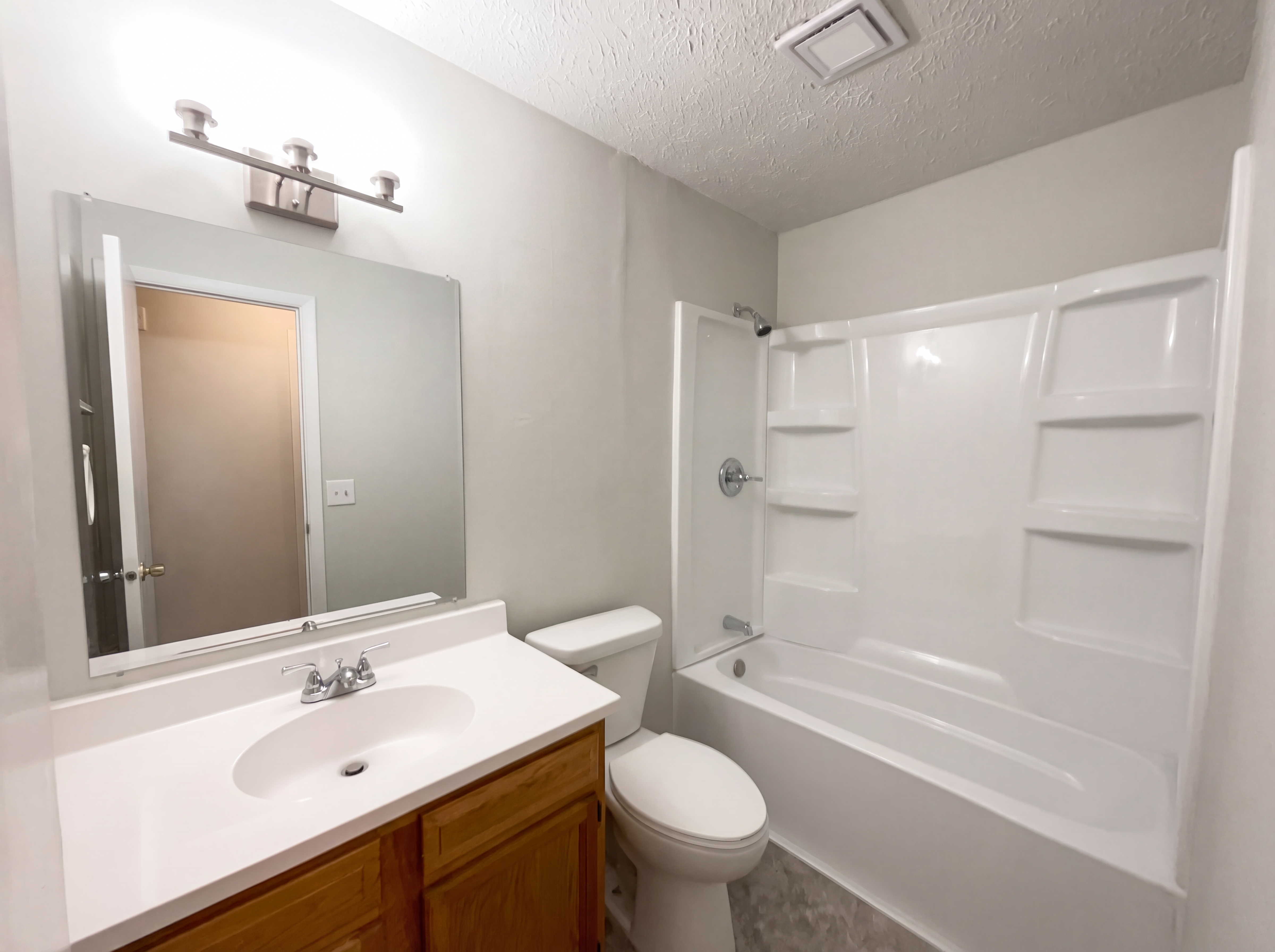 Photo 10 of 19 of 6910 Troon Way, Indianapolis, IN