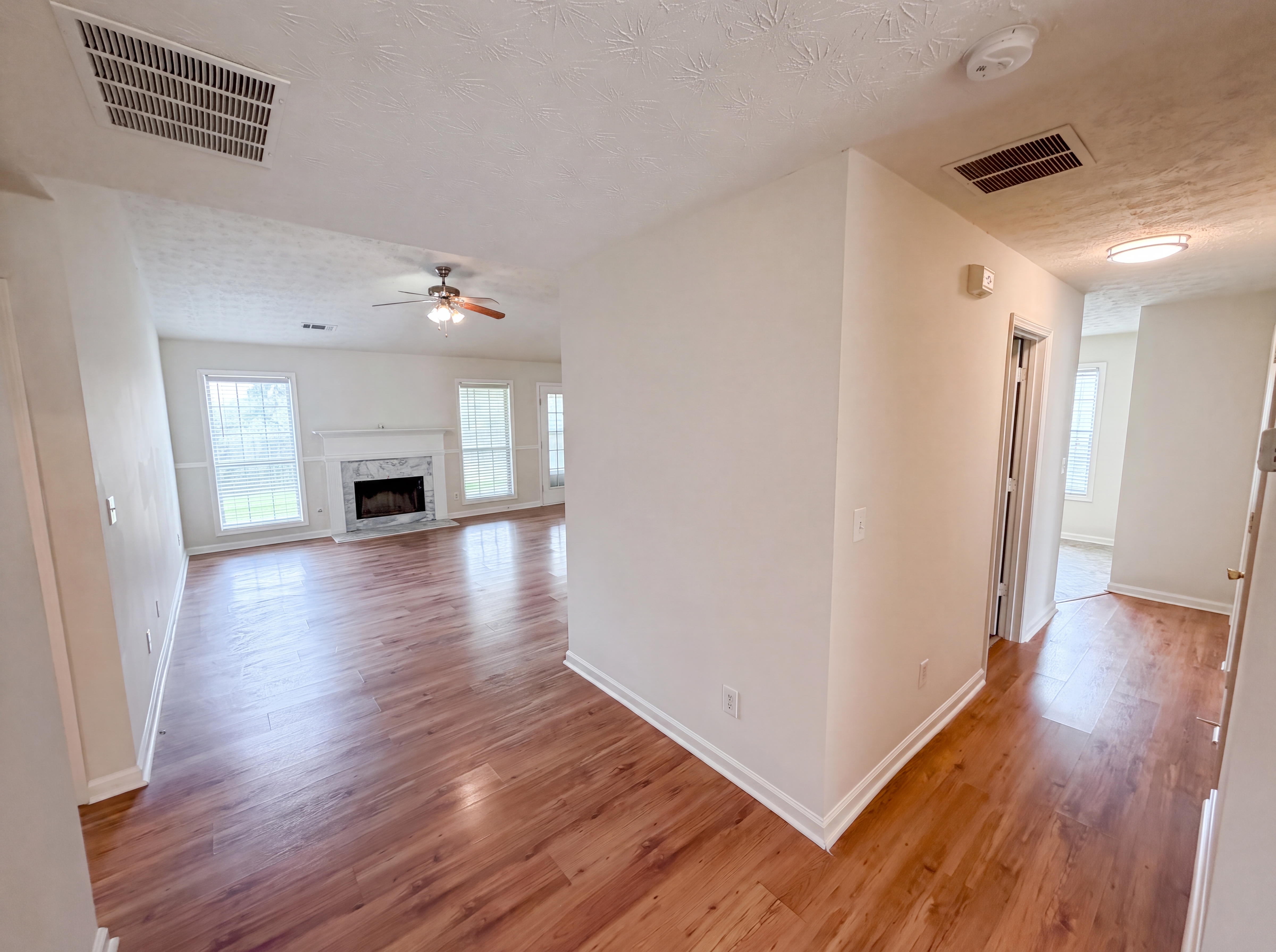 Photo 11 of 29 of 5137 Overlook View Ct, Duluth, GA