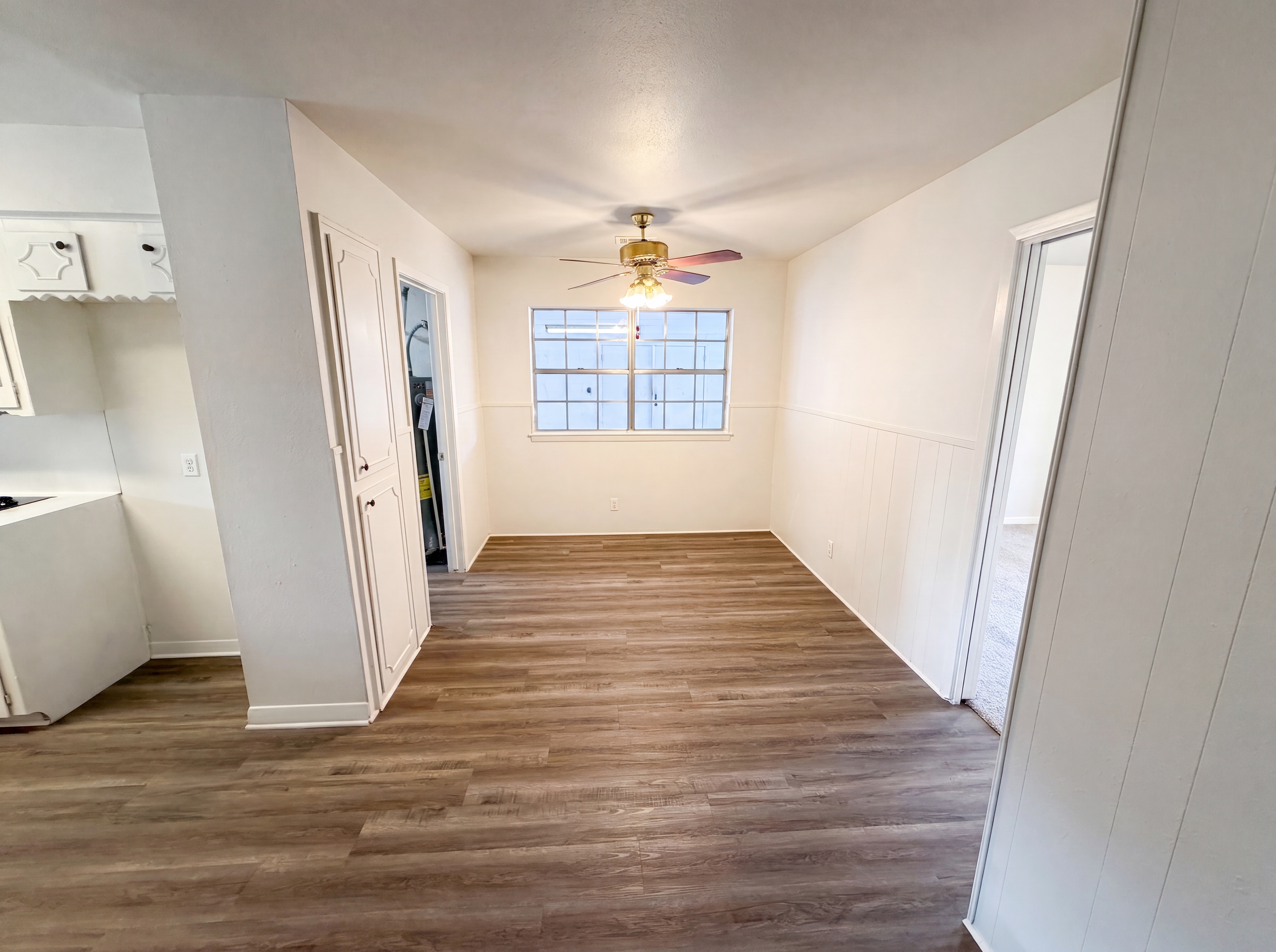 Photo 9 of 26 of 910 Luella Ave, Deer Park, TX