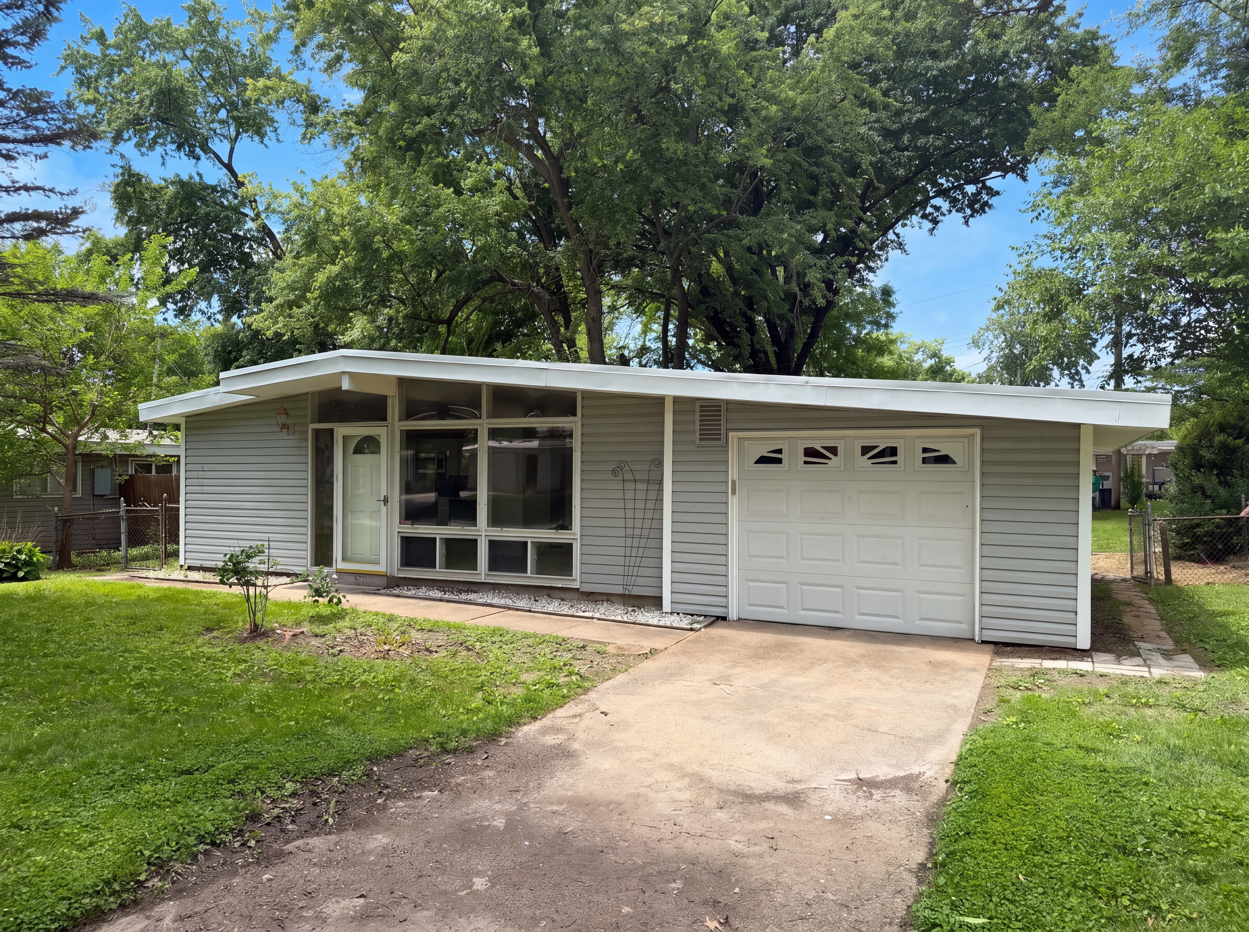 Photo 12 of 15 of 1015 Robinwood Dr, Florissant, MO