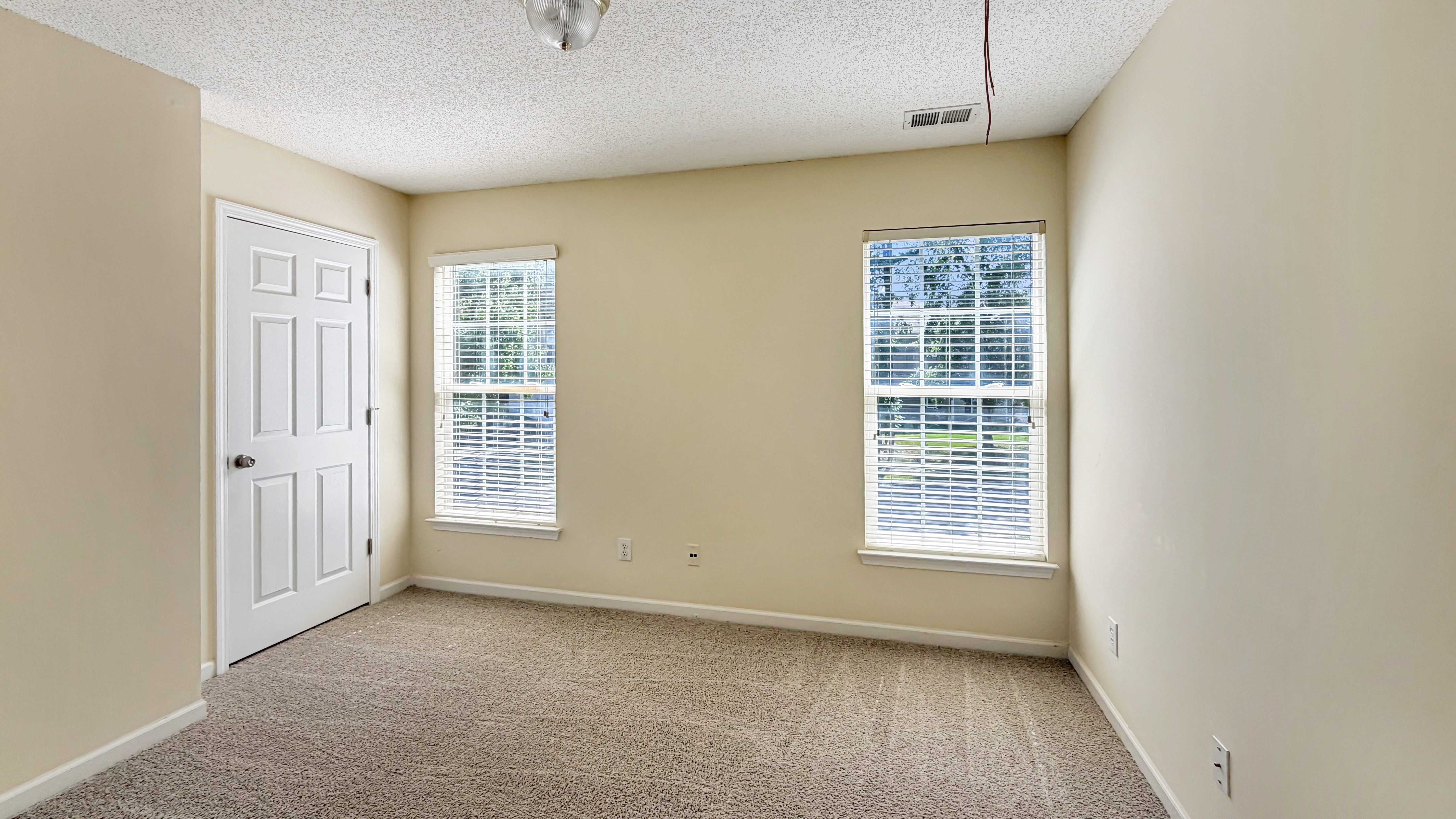 Photo 12 of 23 of 9334 Arbor Creek Dr, Charlotte, NC