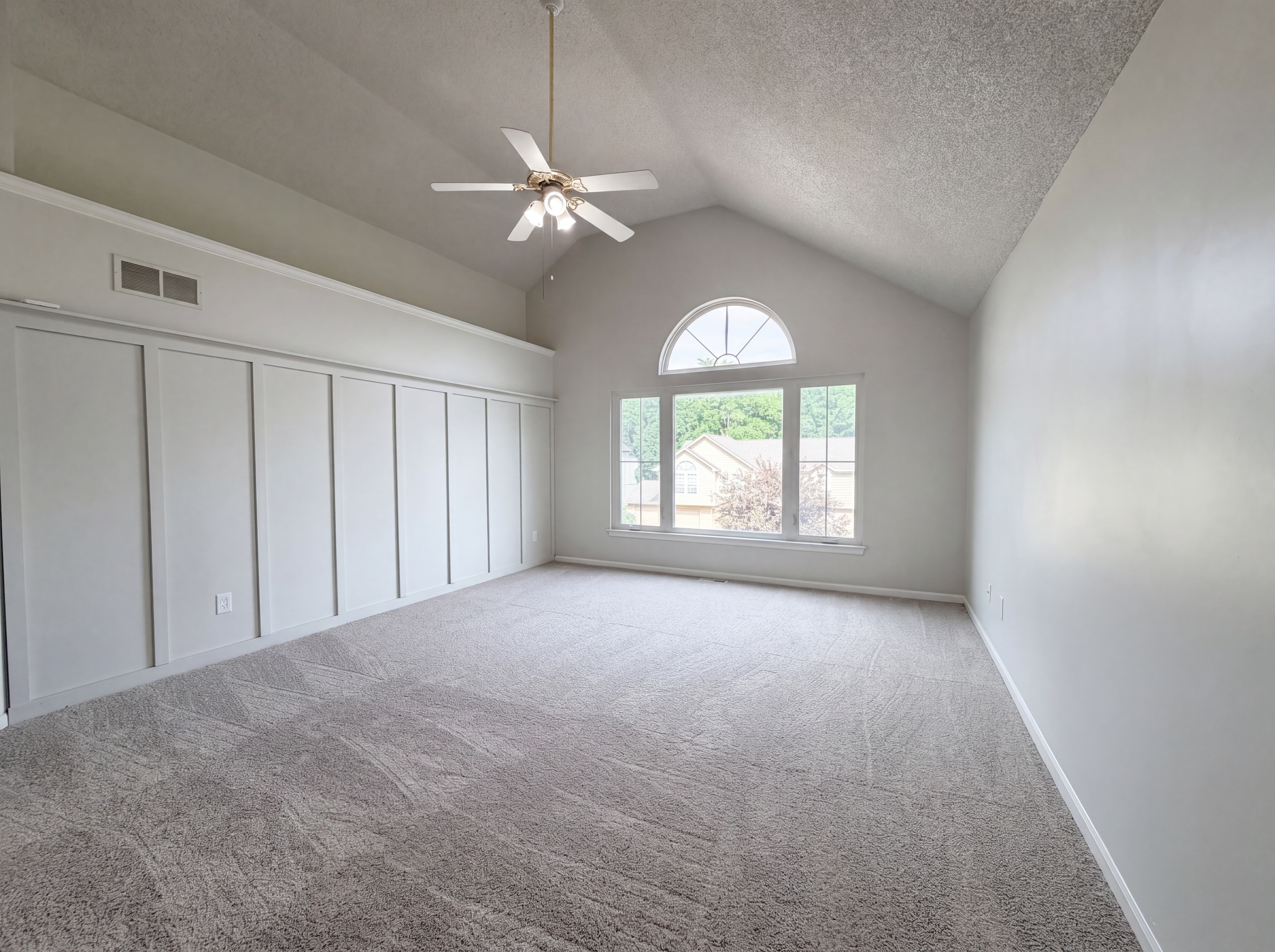 Photo 4 of 26 of 4304 S Shrank Ct, Independence, MO