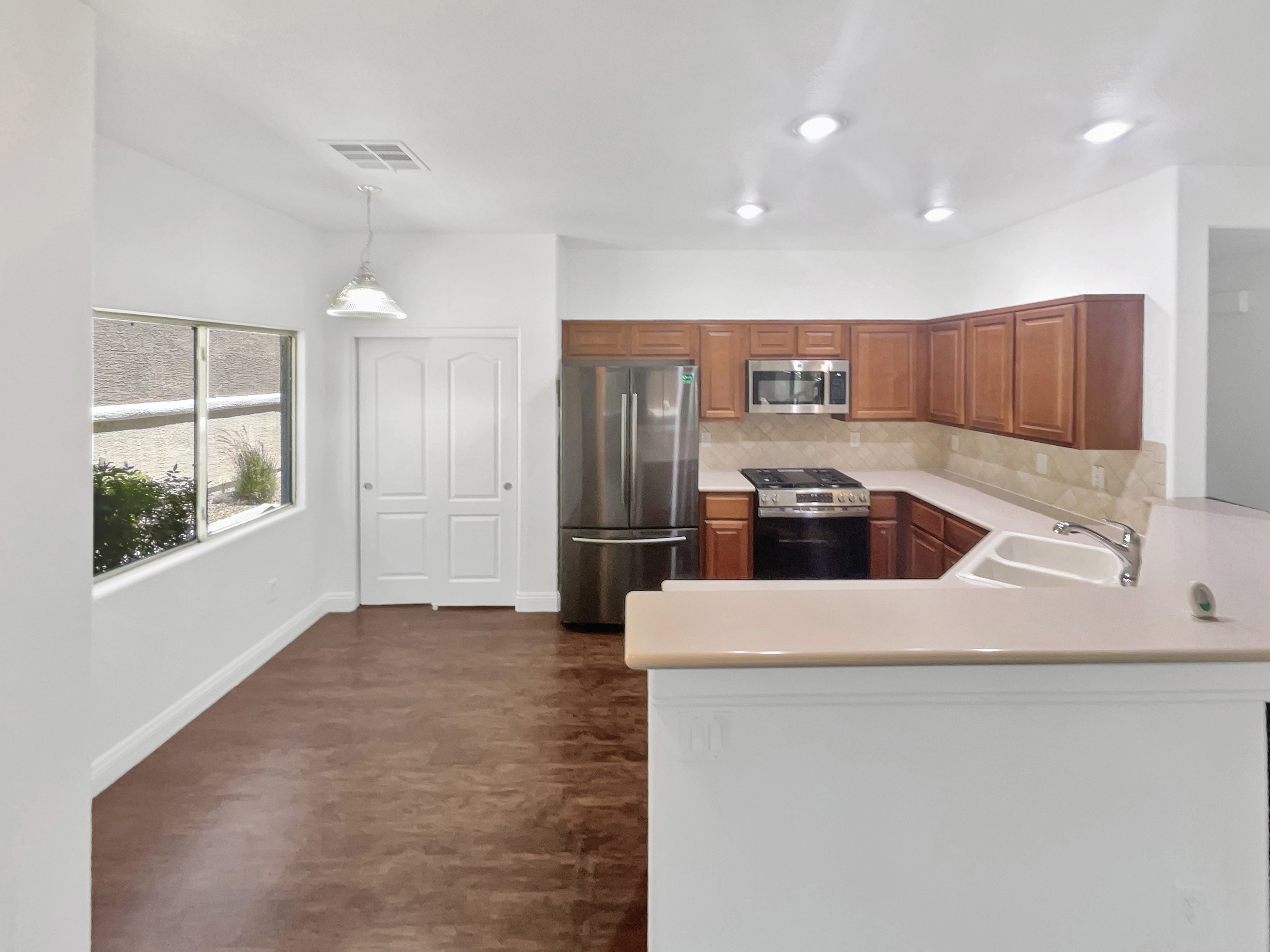 Photo 11 of 30 of 7049 Knob Creek St, Las Vegas, NV