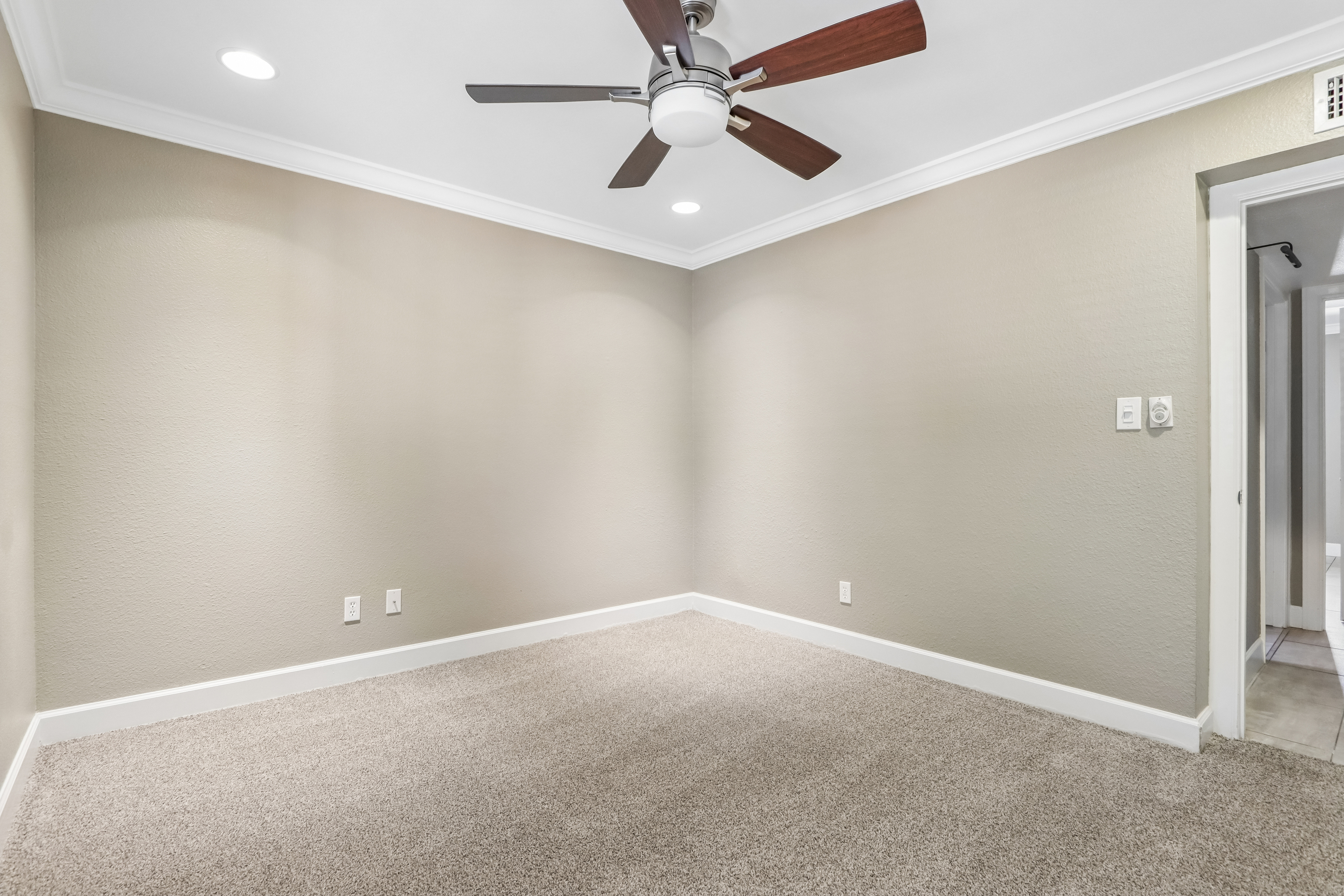 Photo 4 of 26 of 2244 E Nicolet Ave, Phoenix, AZ