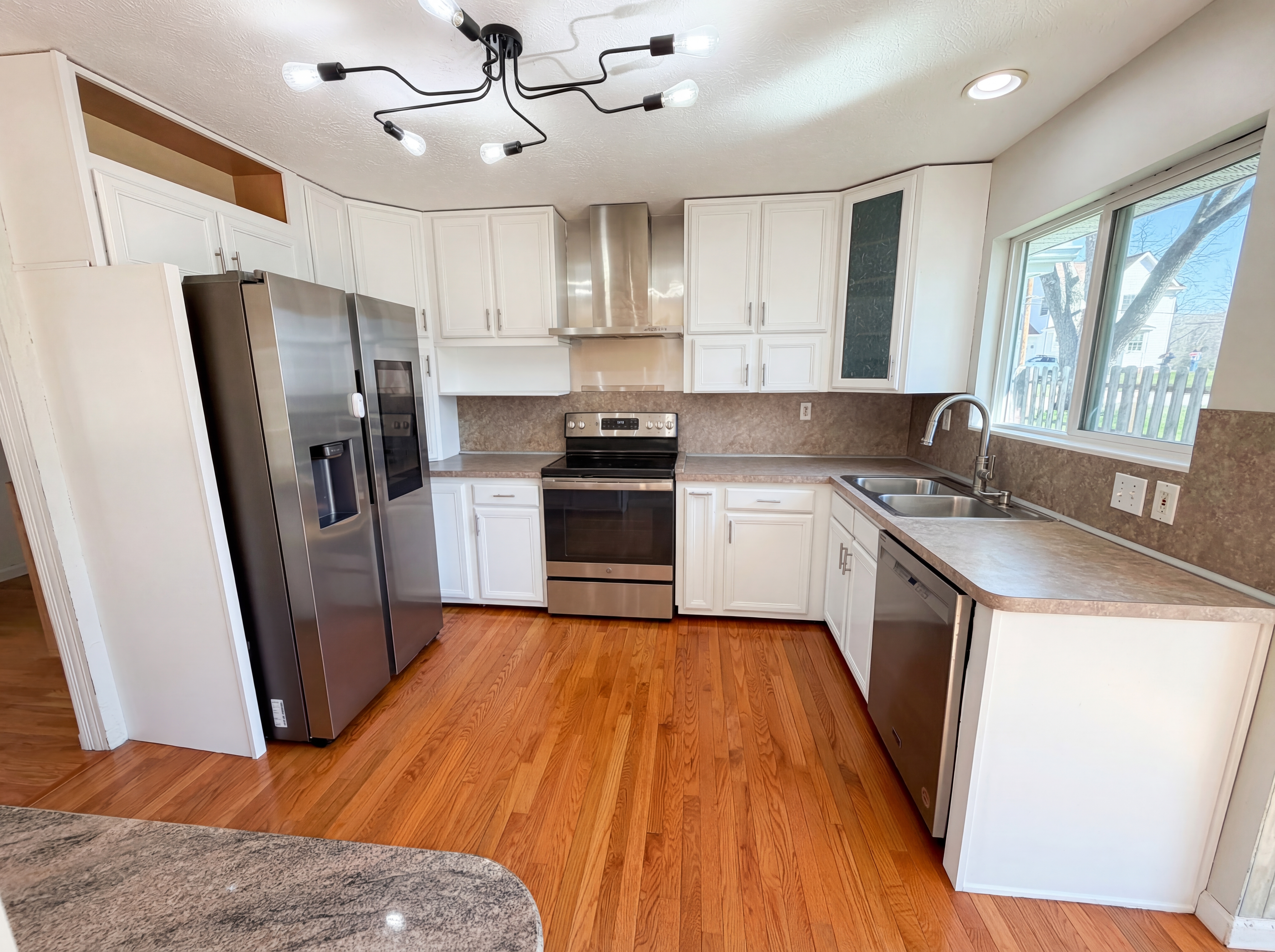 Photo 2 of 31 of 7049 Woodland Ave, Chagrin Falls, OH