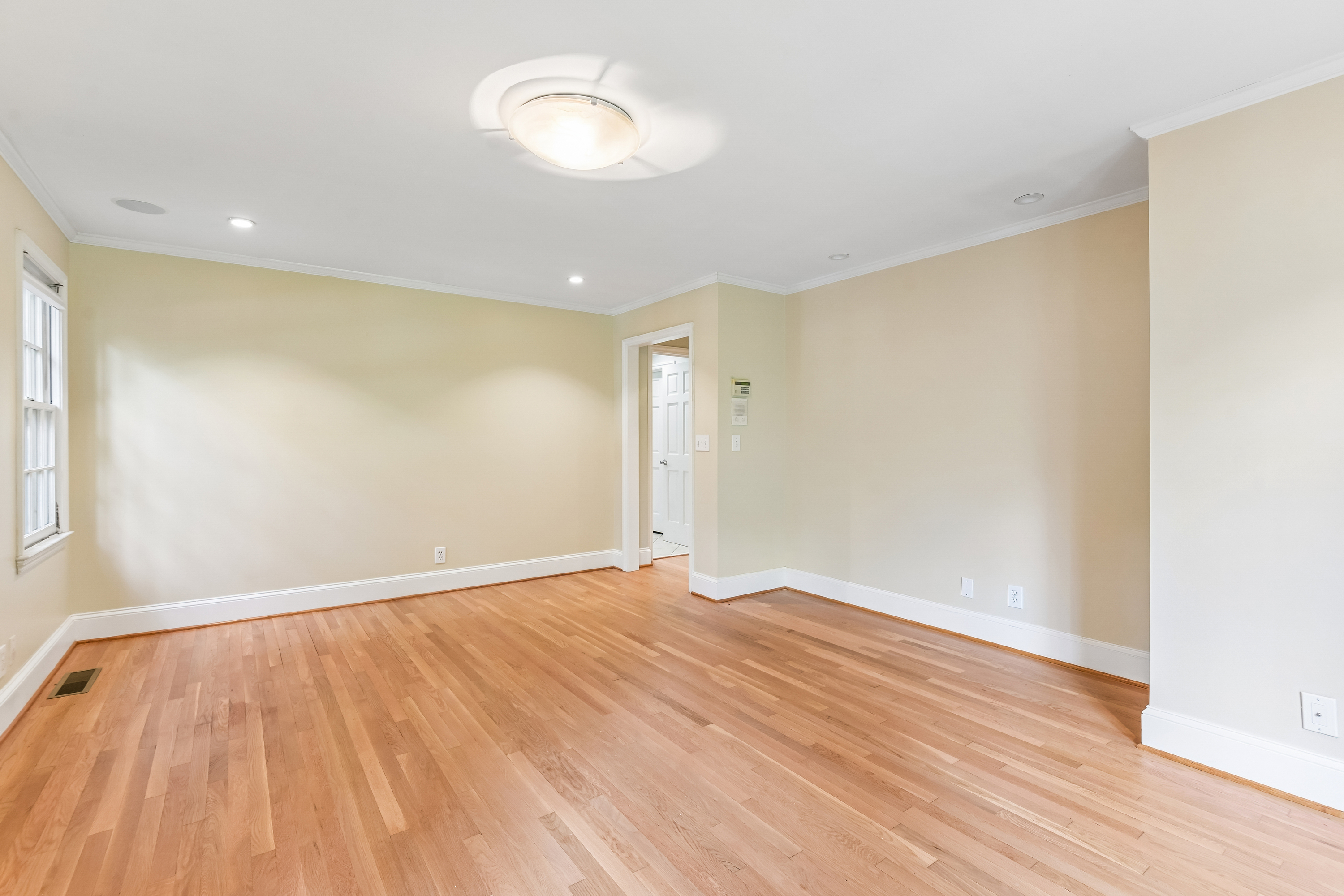 Photo 16 of 87 of 3135 Spalding Dr, Atlanta, GA