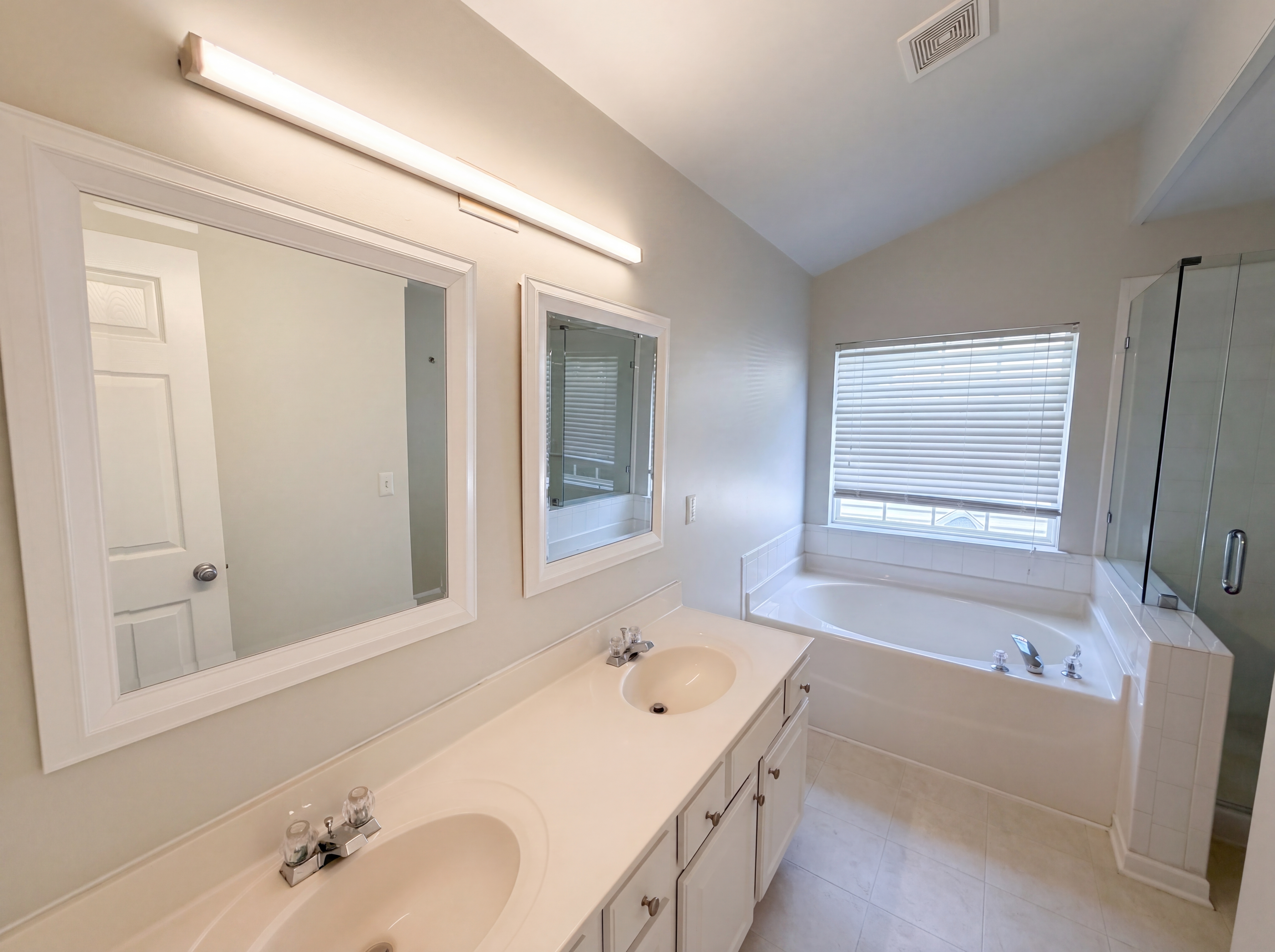 Photo 12 of 17 of 8409 Aztec Dawn Ct, Raleigh, NC