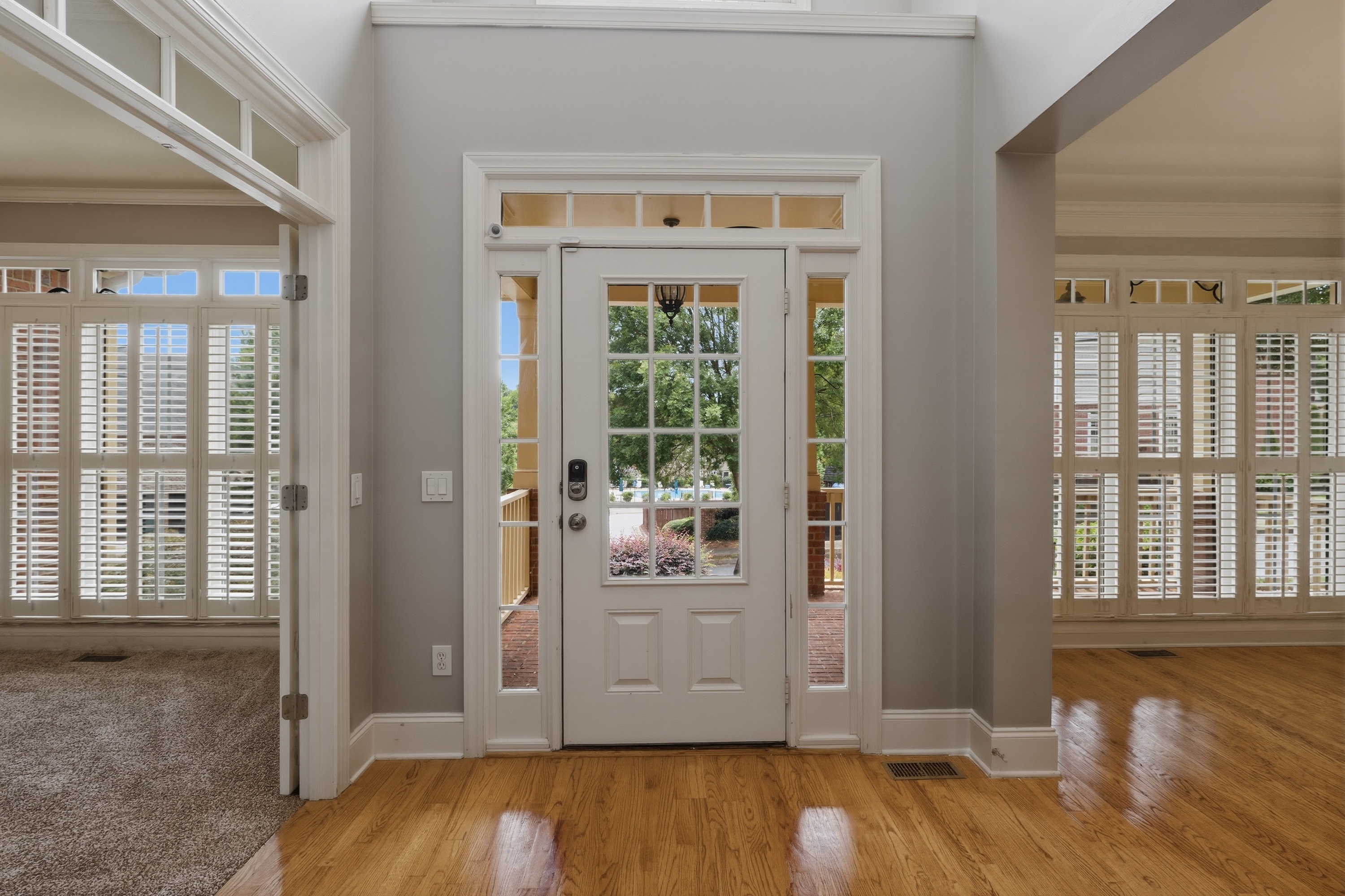 Photo 2 of 51 of 4530 Oak Brook Dr SE, Smyrna, GA